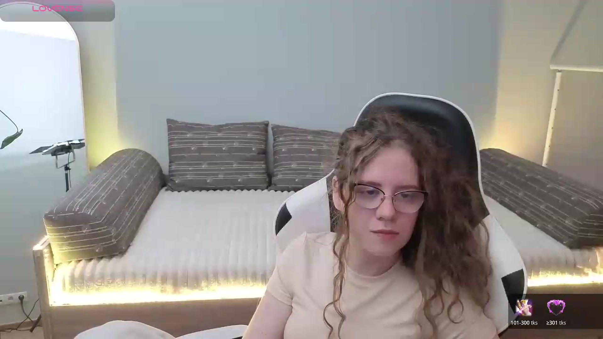 Gallery image thumbnail from BlueFlowerr's myfreecams stream on, 05/25/2026, 20:06 image 17 of 20