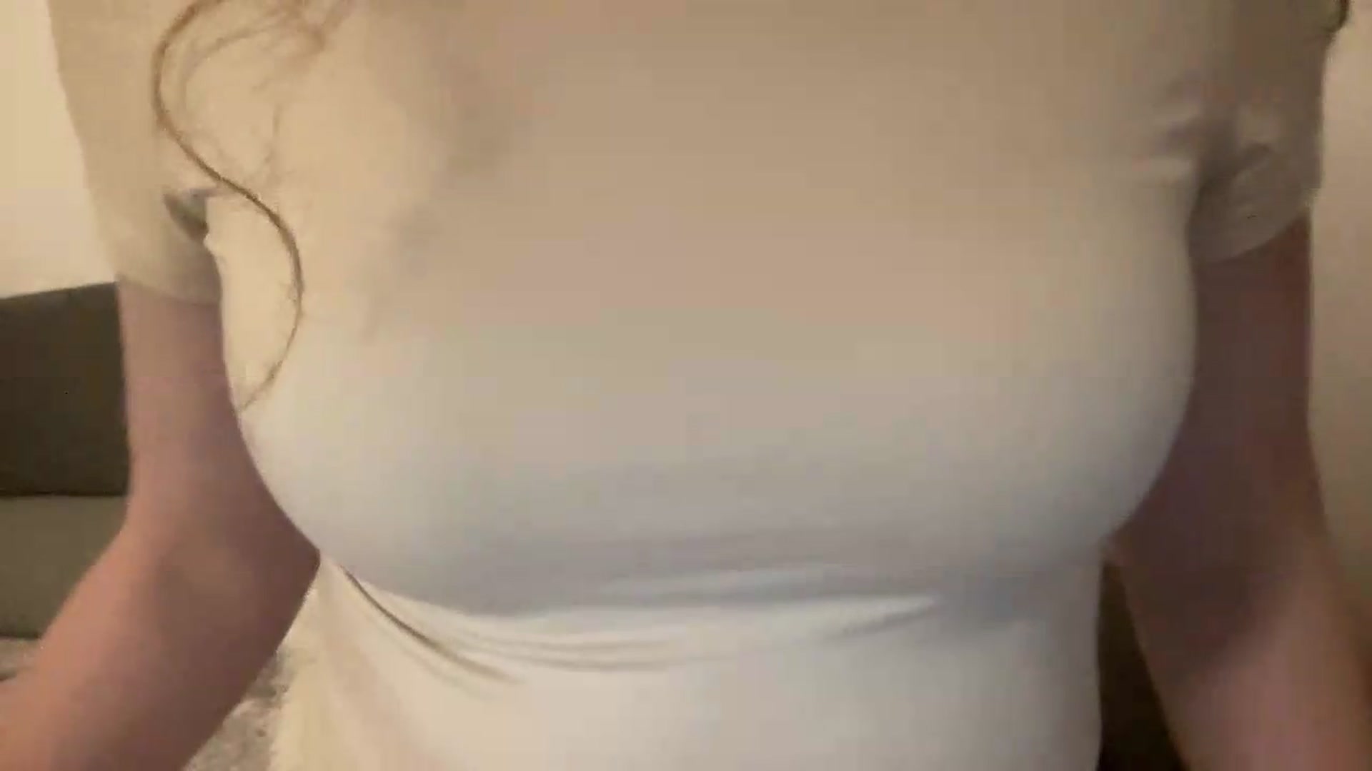 Gallery image thumbnail from BlueFlowerr's myfreecams stream on, 05/26/2026, 01:57 image 3 of 20