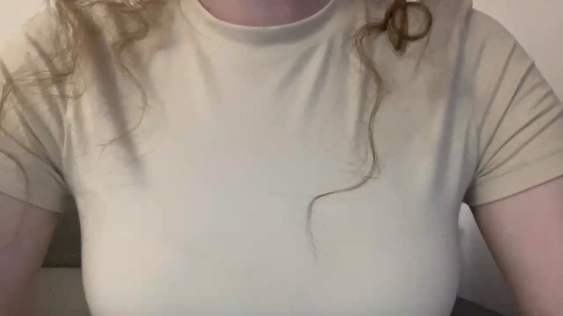 Gallery image thumbnail from BlueFlowerr's myfreecams stream on, 05/26/2026, 01:57 image 4 of 20