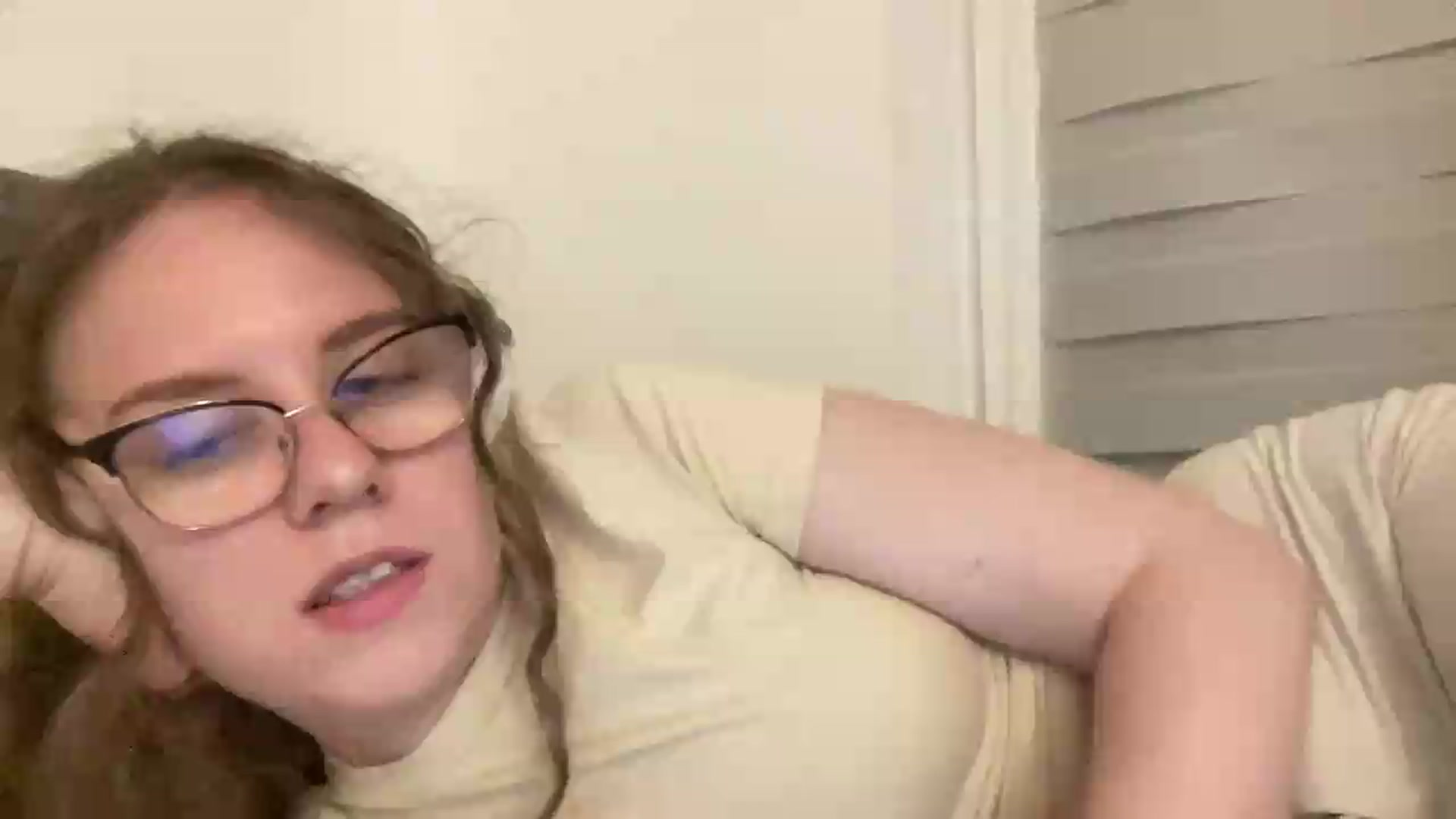 Gallery image thumbnail from BlueFlowerr's myfreecams stream on, 05/26/2026, 01:57 image 9 of 20