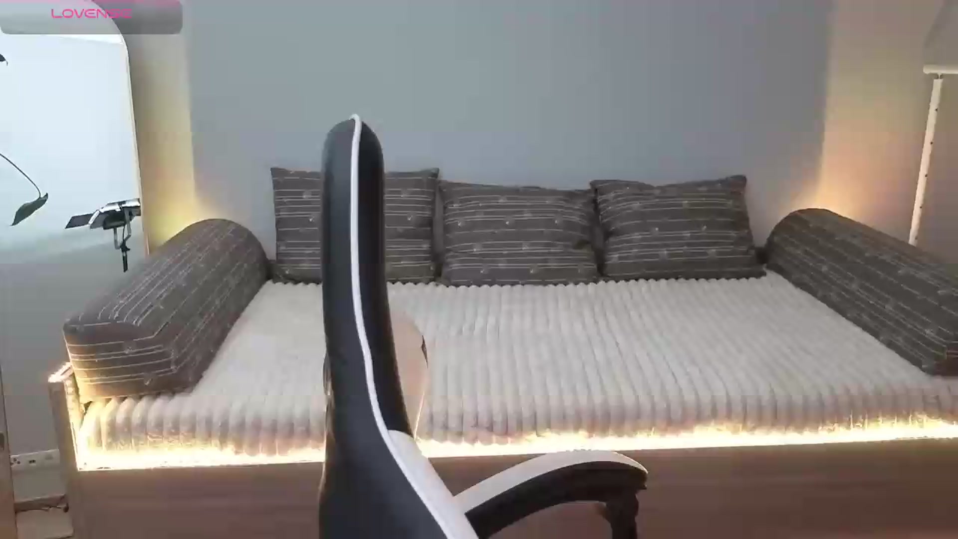 Gallery image thumbnail from BlueFlowerr's myfreecams stream on, 05/26/2026, 22:35 image 20 of 20