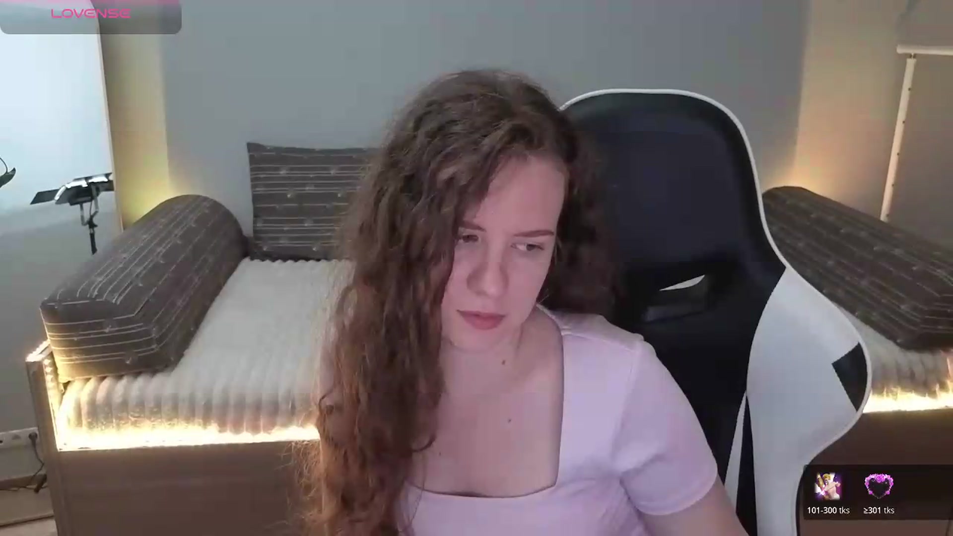 Gallery image thumbnail from BlueFlowerr's myfreecams stream on, 05/26/2026, 22:35 image 15 of 20