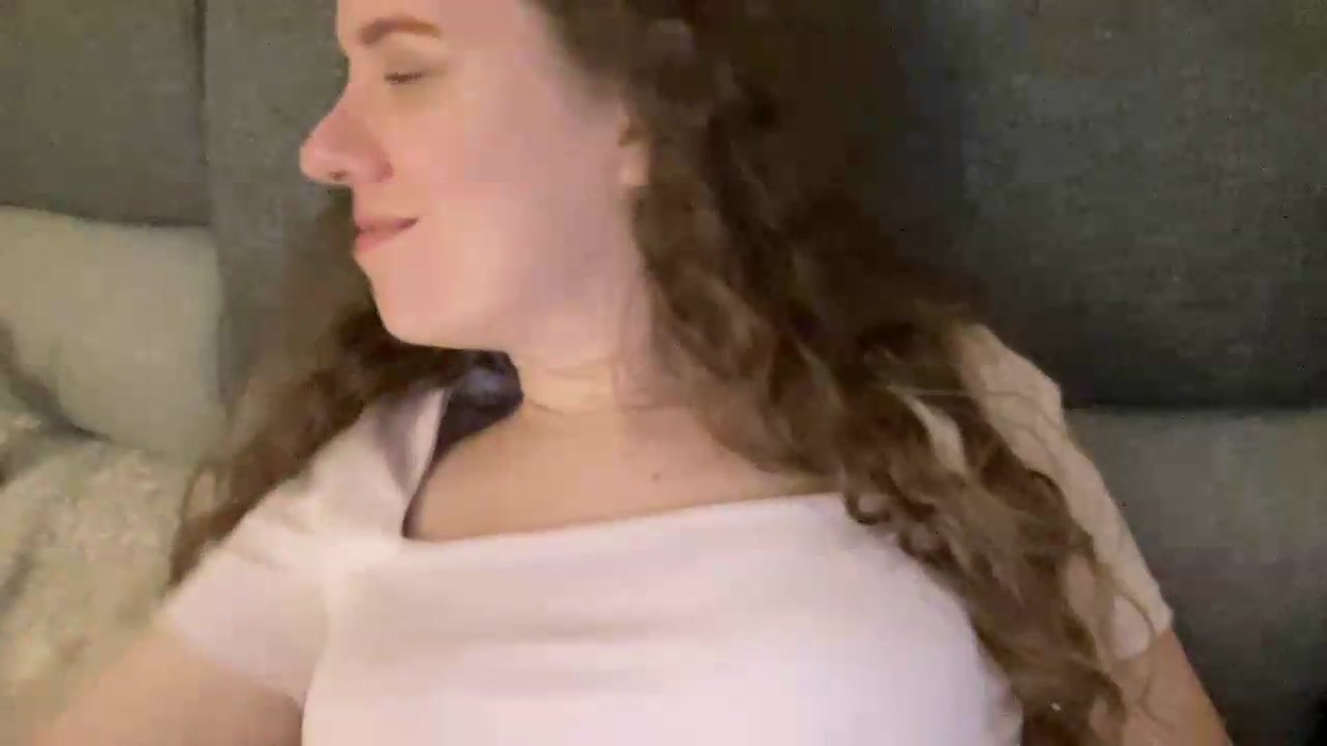 Gallery image thumbnail from BlueFlowerr's myfreecams stream on, 05/27/2026, 24:00 image 13 of 20