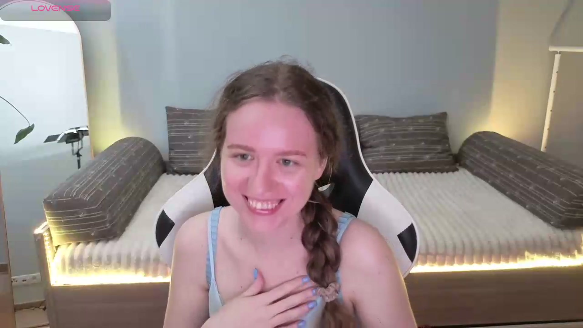 Gallery image thumbnail from BlueFlowerr's myfreecams stream on, 05/27/2026, 18:59 image 2 of 20