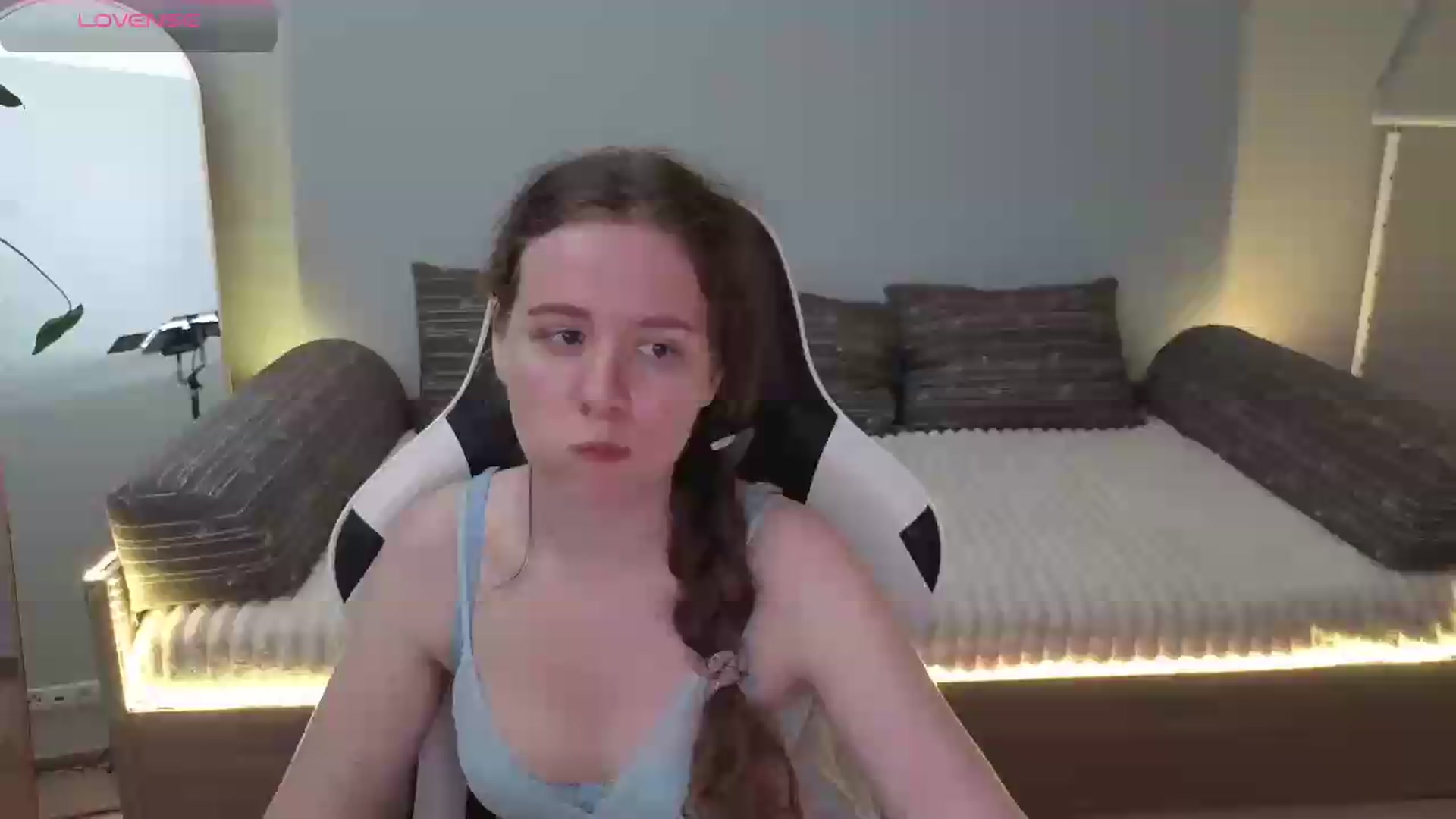 Gallery image thumbnail from BlueFlowerr's myfreecams stream on, 05/27/2026, 18:59 image 18 of 20
