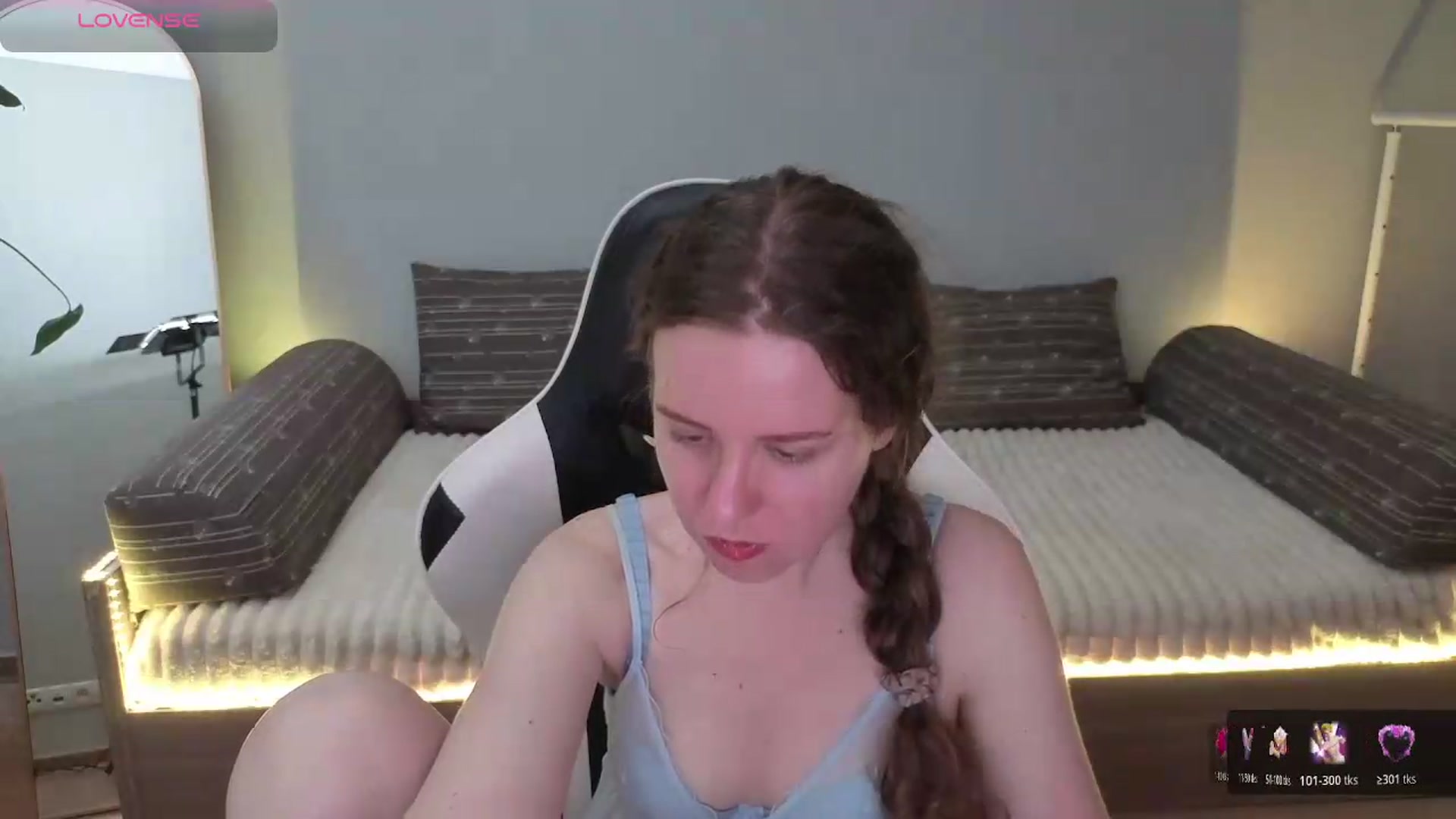 Gallery image thumbnail from BlueFlowerr's myfreecams stream on, 05/27/2026, 18:59 image 15 of 20