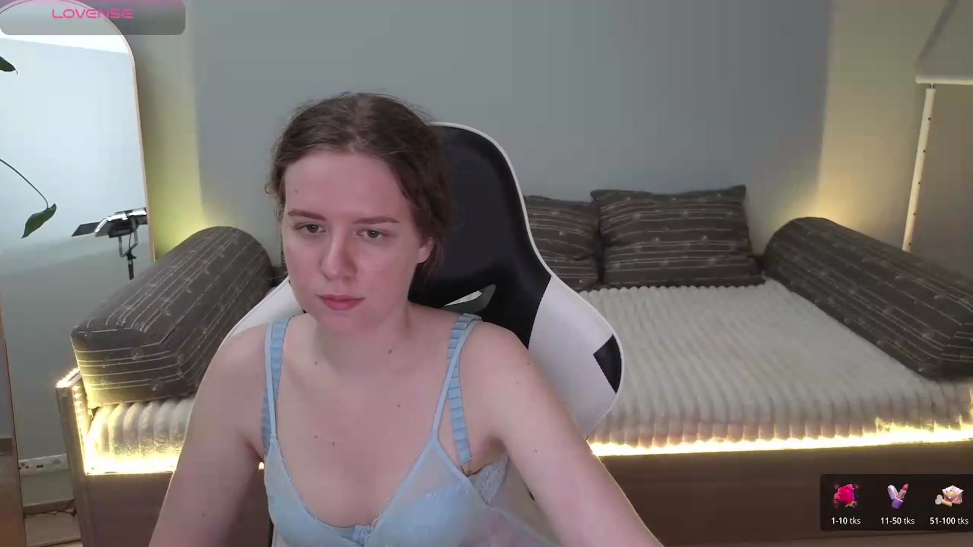 Gallery image thumbnail from BlueFlowerr's myfreecams stream on, 05/27/2026, 18:59 image 20 of 20