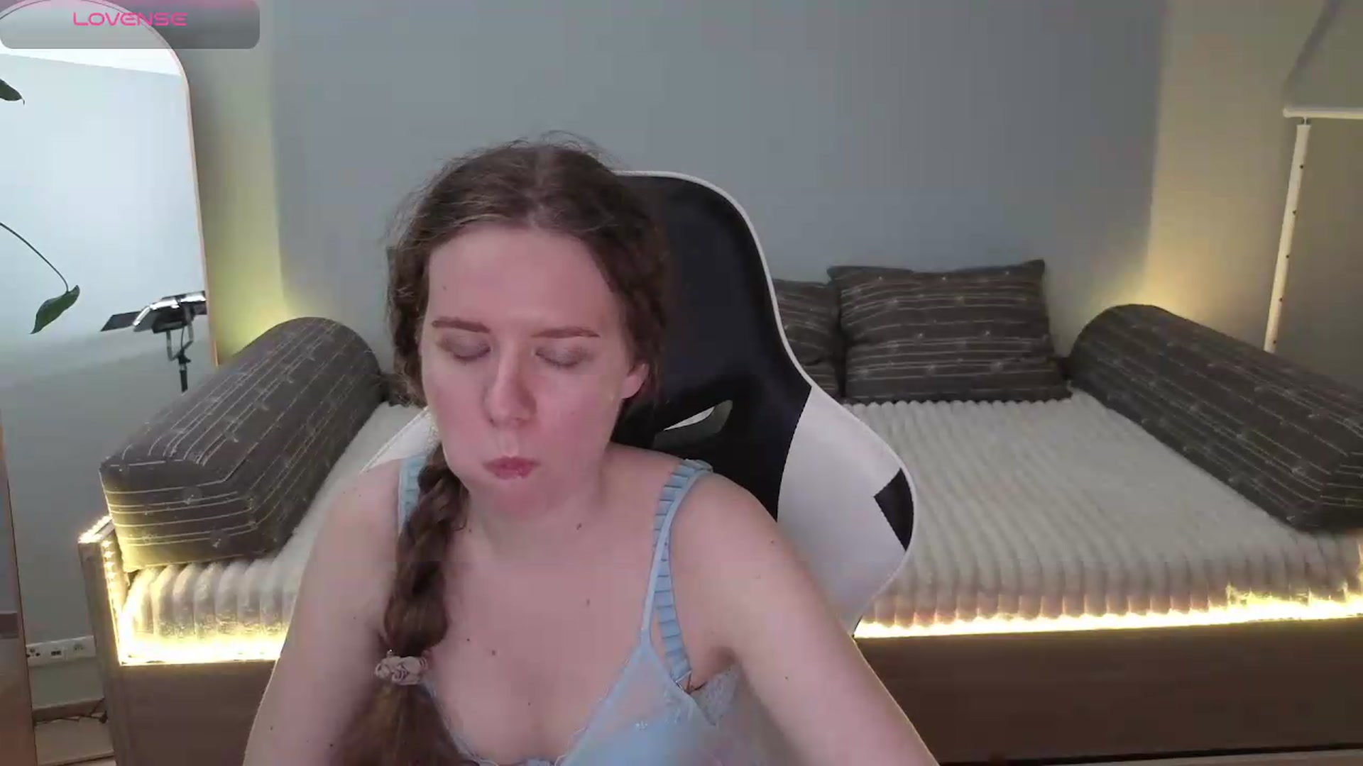 Gallery image thumbnail from BlueFlowerr's myfreecams stream on, 05/27/2026, 18:59 image 12 of 20