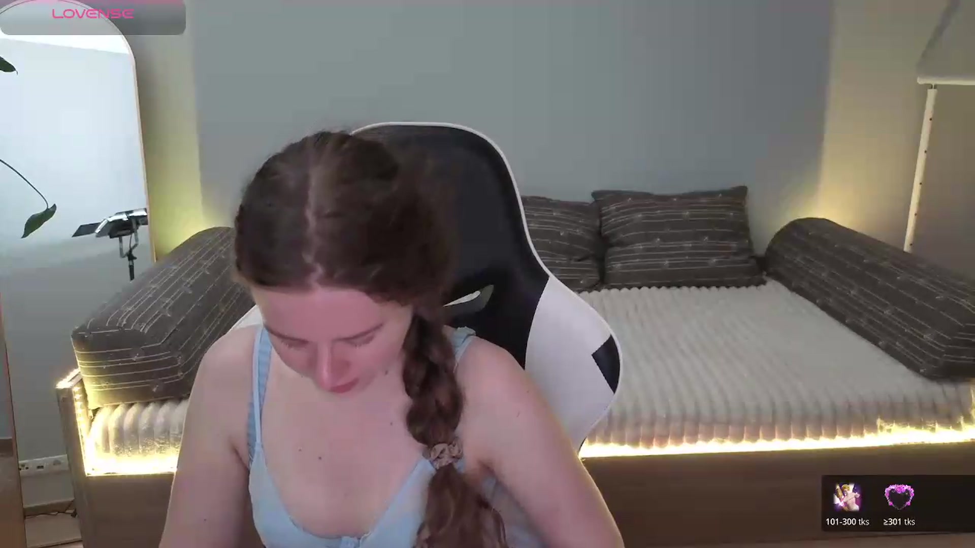 Gallery image thumbnail from BlueFlowerr's myfreecams stream on, 05/27/2026, 18:59 image 19 of 20