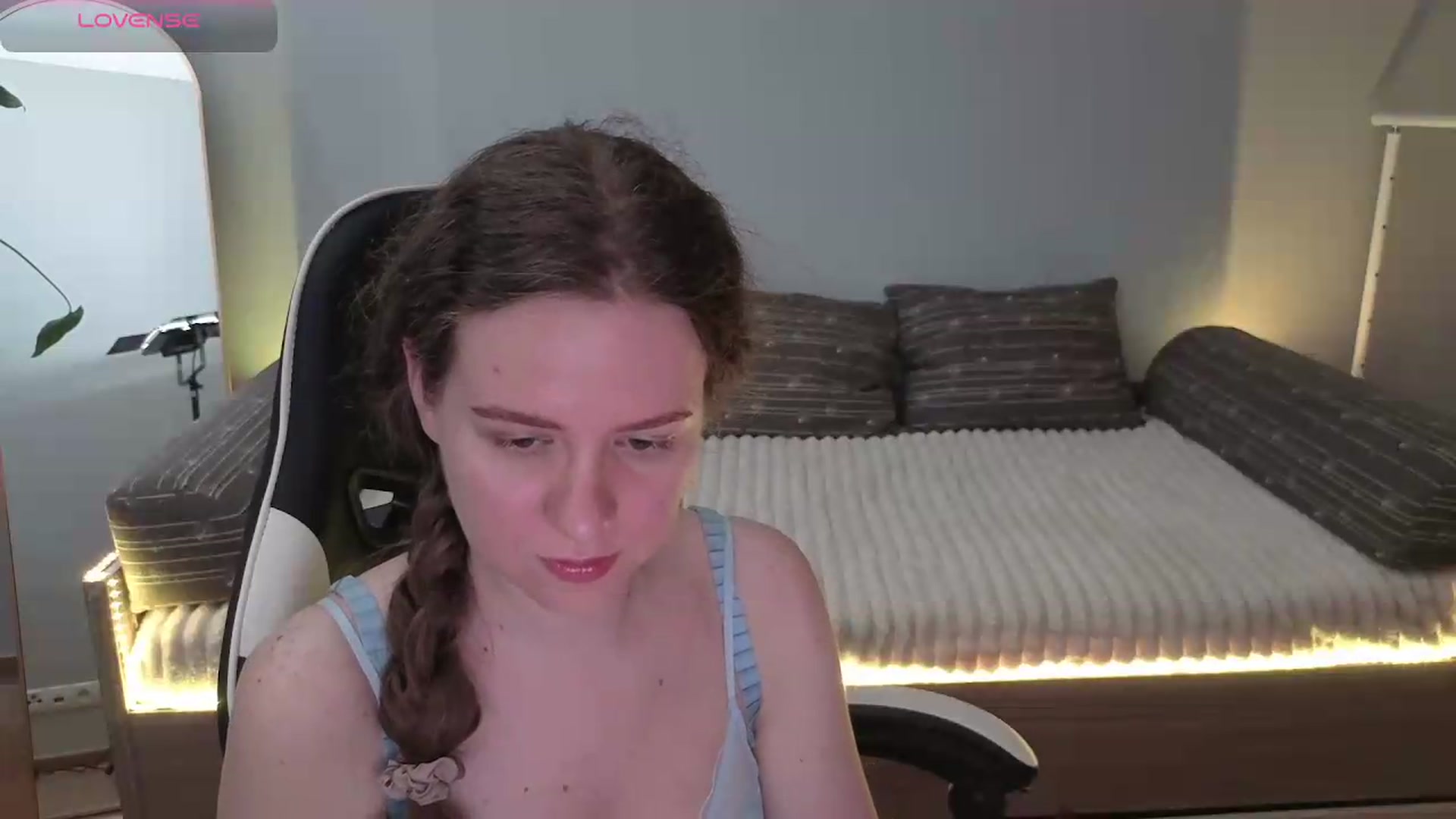 Gallery image thumbnail from BlueFlowerr's myfreecams stream on, 05/27/2026, 18:59 image 6 of 20
