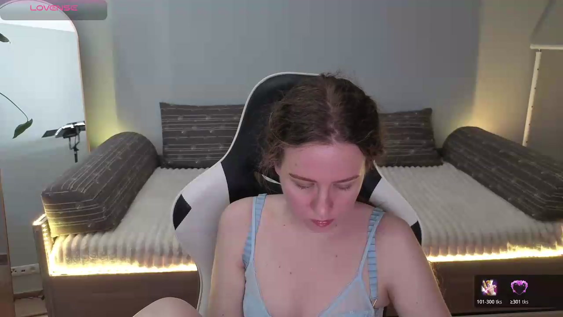 Gallery image thumbnail from BlueFlowerr's myfreecams stream on, 05/27/2026, 18:59 image 4 of 20