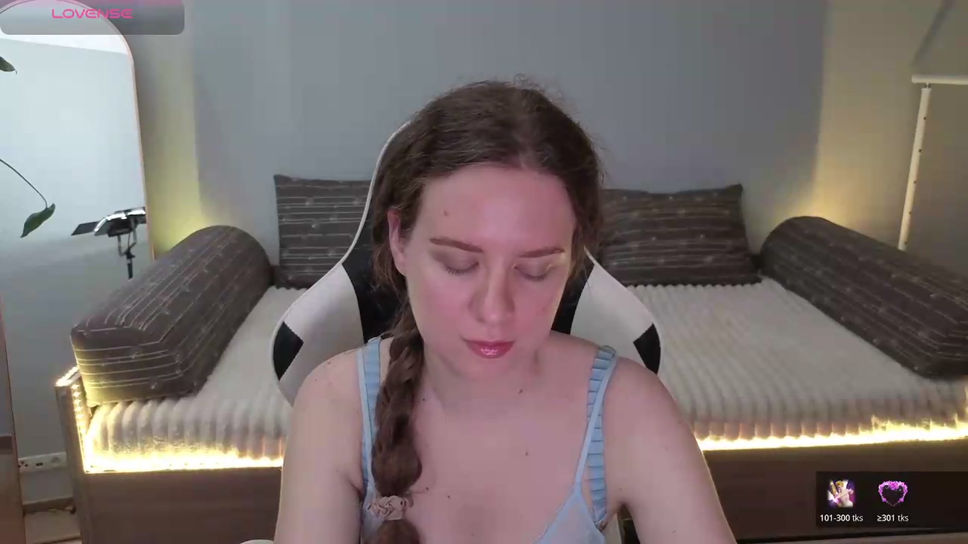Gallery image thumbnail from BlueFlowerr's myfreecams stream on, 05/27/2026, 18:59 image 7 of 20