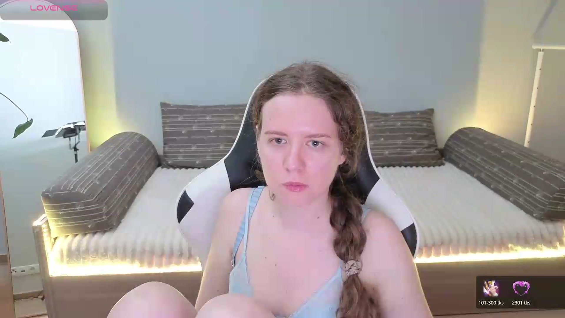 Gallery image thumbnail from BlueFlowerr's myfreecams stream on, 05/27/2026, 19:59 image 17 of 20