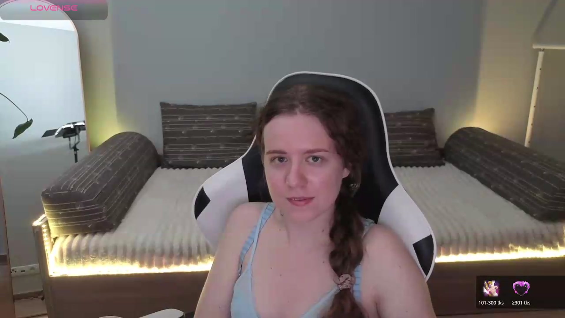 Gallery image thumbnail from BlueFlowerr's myfreecams stream on, 05/27/2026, 19:59 image 19 of 20