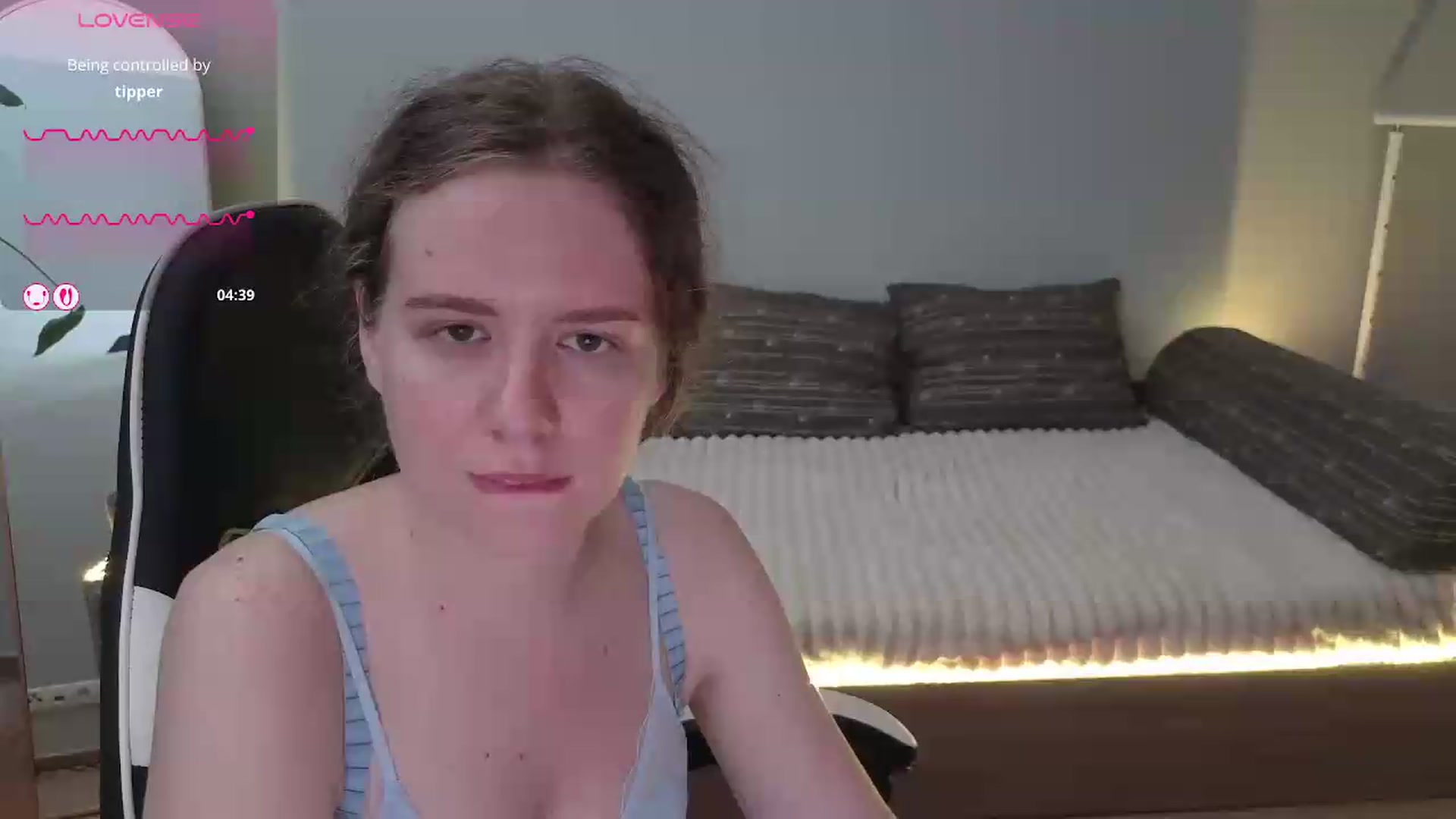 Gallery image thumbnail from BlueFlowerr's myfreecams stream on, 05/27/2026, 19:59 image 4 of 20