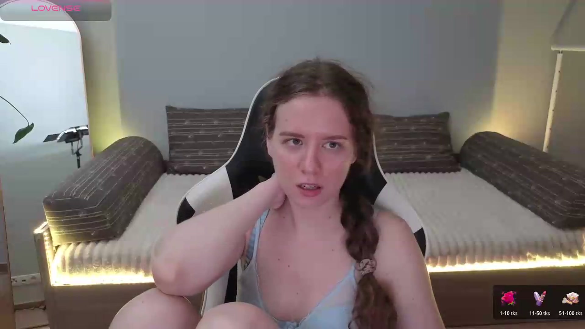 Gallery image thumbnail from BlueFlowerr's myfreecams stream on, 05/27/2026, 19:59 image 16 of 20