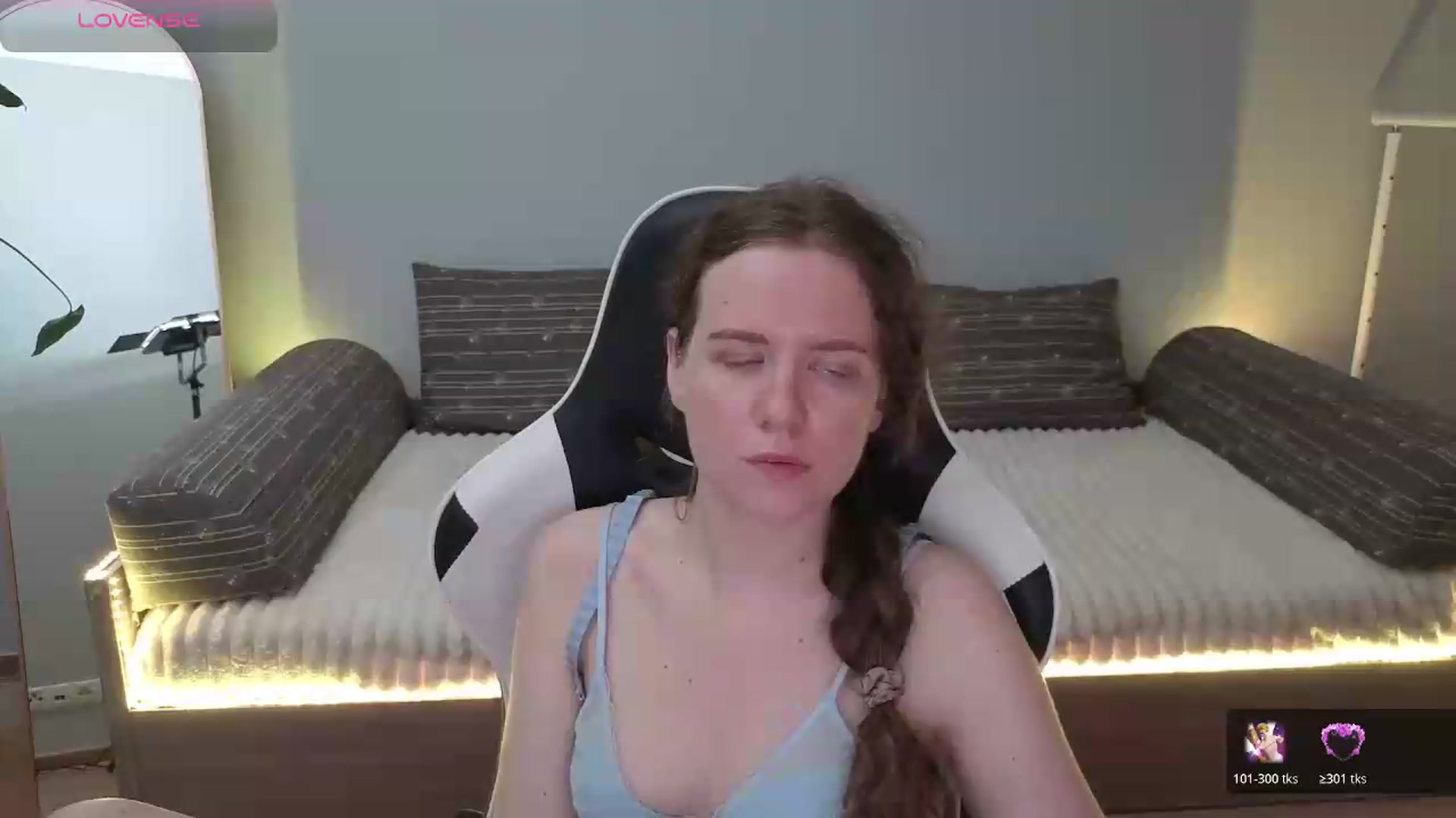 Gallery image thumbnail from BlueFlowerr's myfreecams stream on, 05/27/2026, 19:59 image 18 of 20