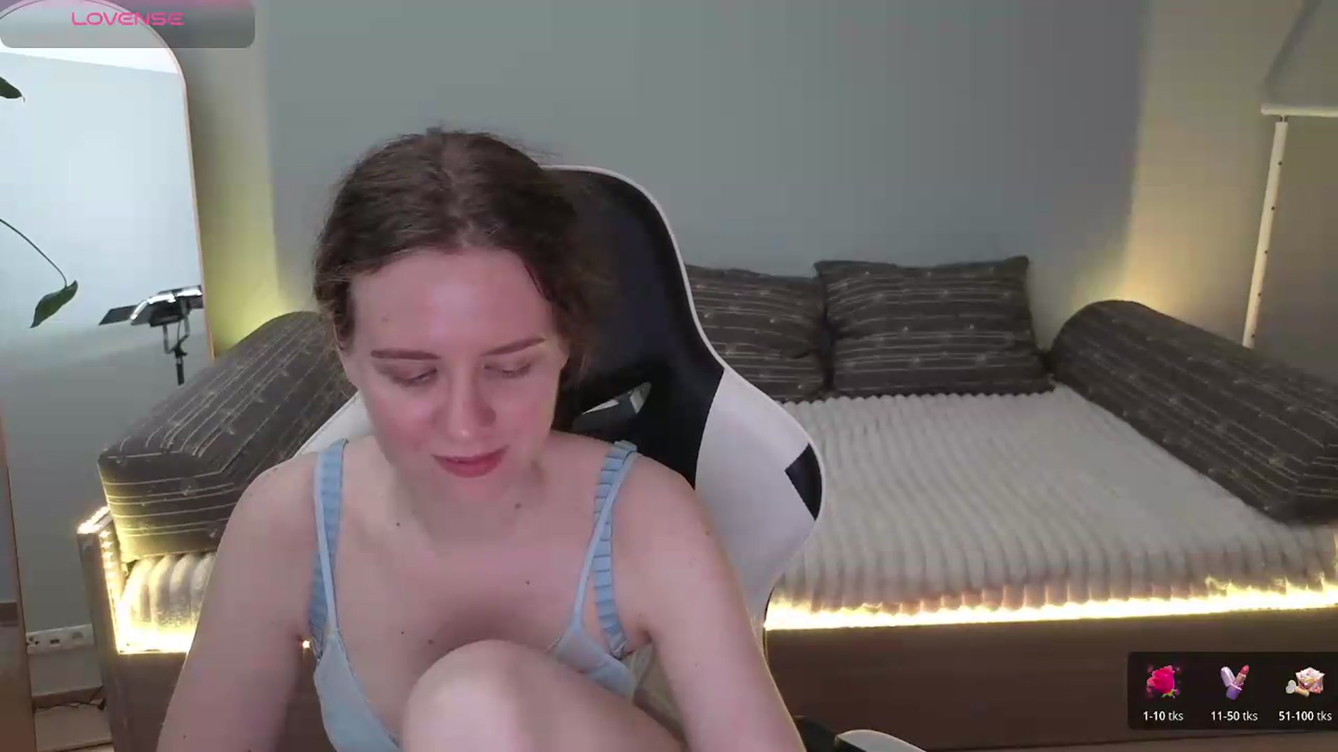 Gallery image thumbnail from BlueFlowerr's myfreecams stream on, 05/27/2026, 19:59 image 9 of 20