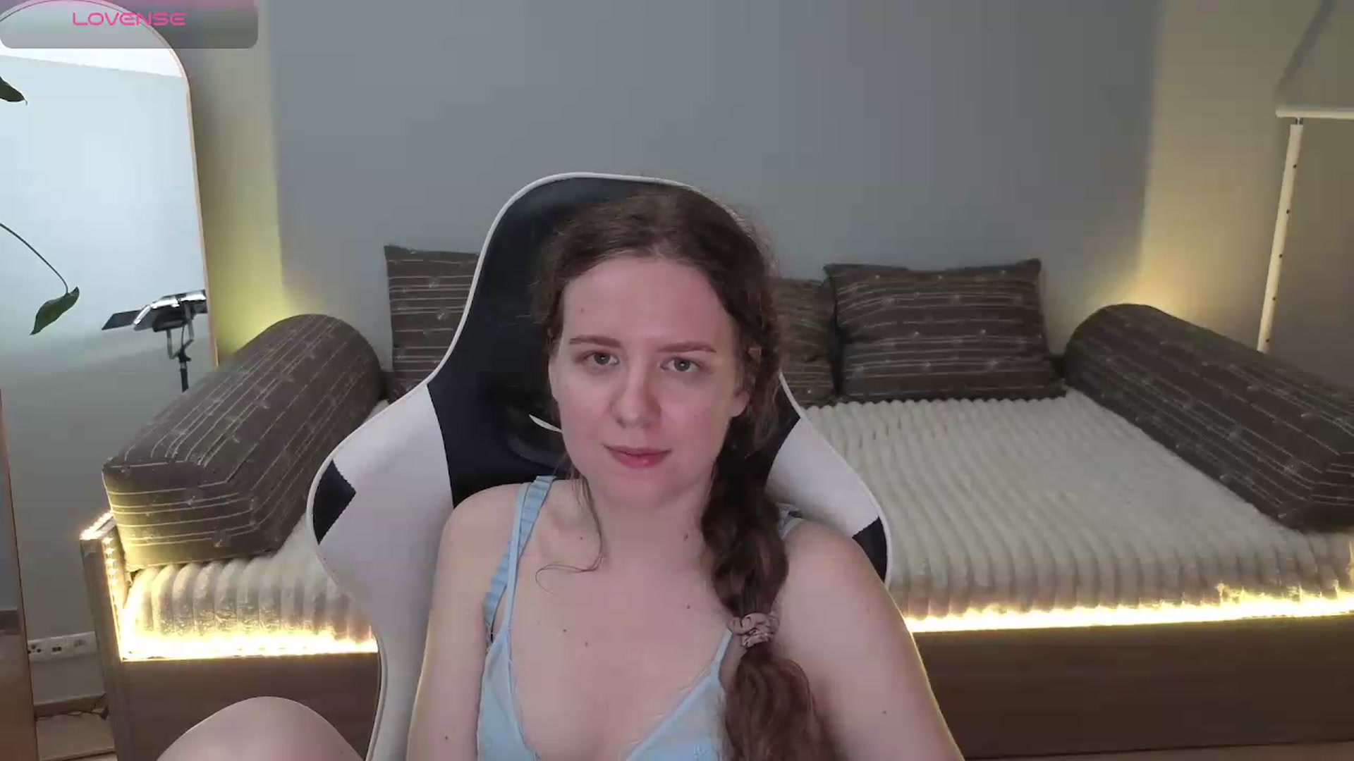 Gallery image thumbnail from BlueFlowerr's myfreecams stream on, 05/27/2026, 21:47 image 19 of 20