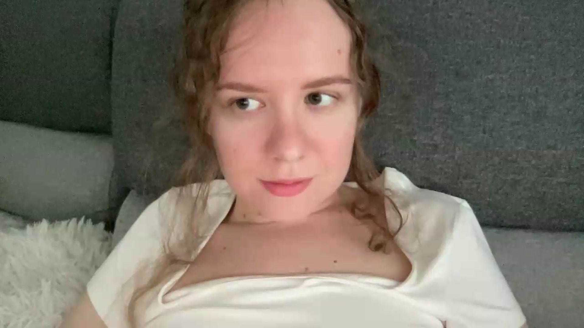 Gallery image thumbnail from BlueFlowerr's myfreecams stream on, 05/28/2026, 18:36 image 14 of 20