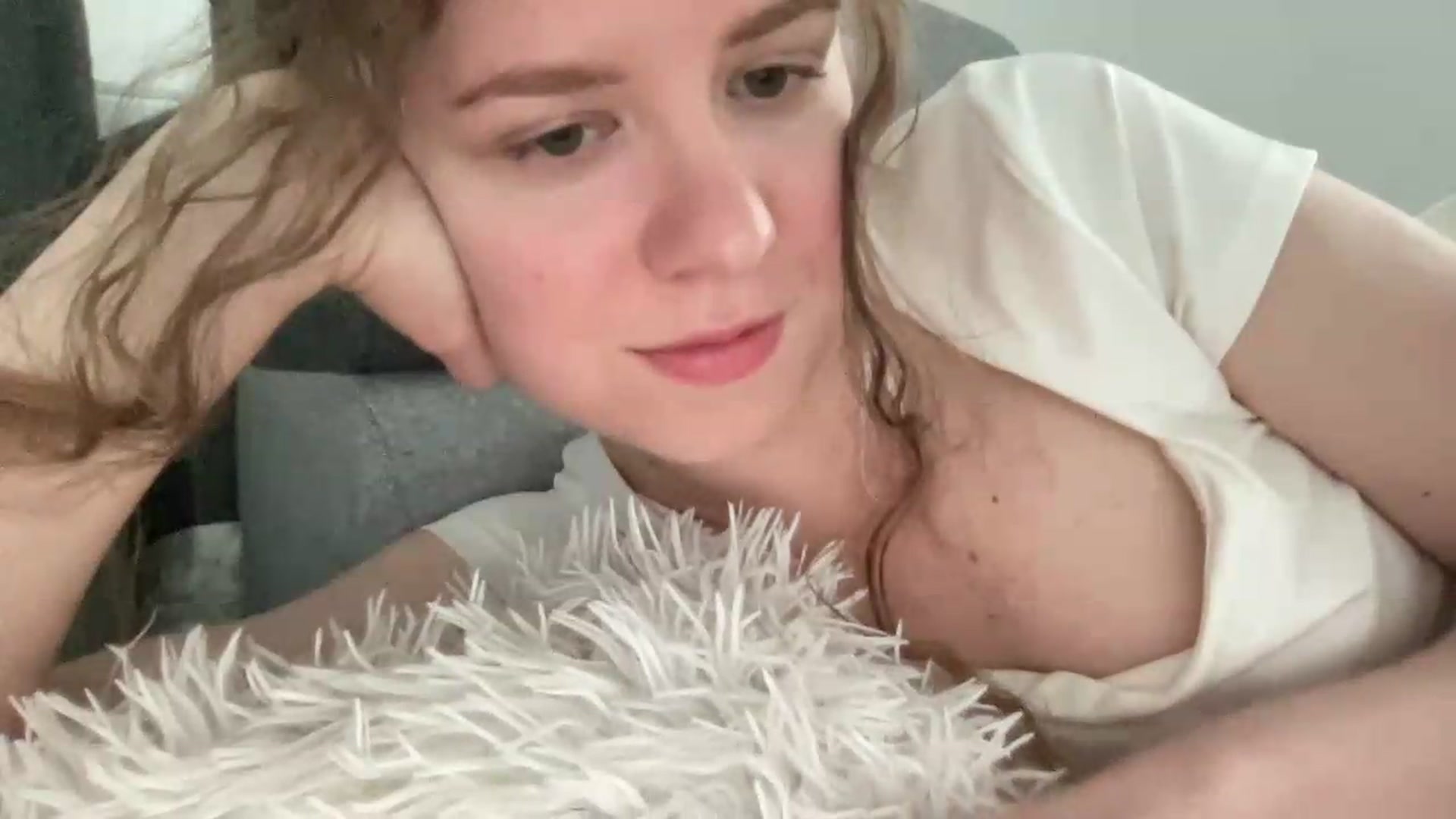 Gallery image thumbnail from BlueFlowerr's myfreecams stream on, 05/28/2026, 18:36 image 8 of 20