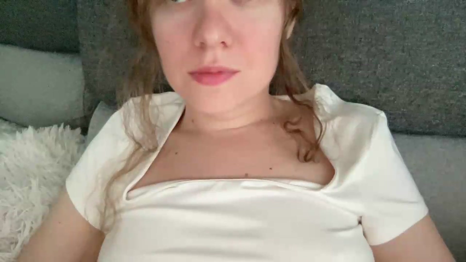 Gallery image thumbnail from BlueFlowerr's myfreecams stream on, 05/28/2026, 18:36 image 13 of 20
