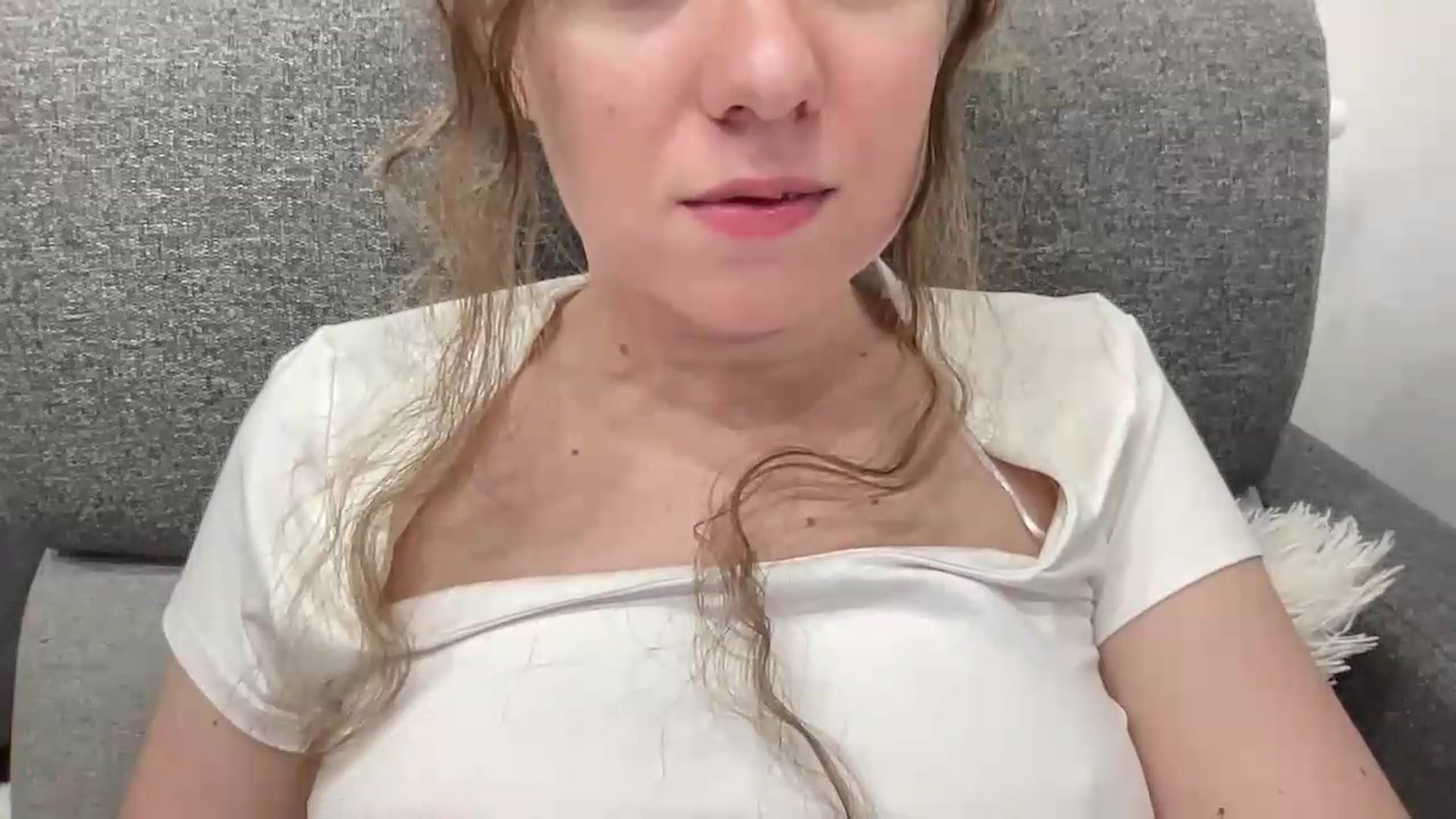 Gallery image thumbnail from BlueFlowerr's myfreecams stream on, 05/28/2026, 22:34 image 4 of 20