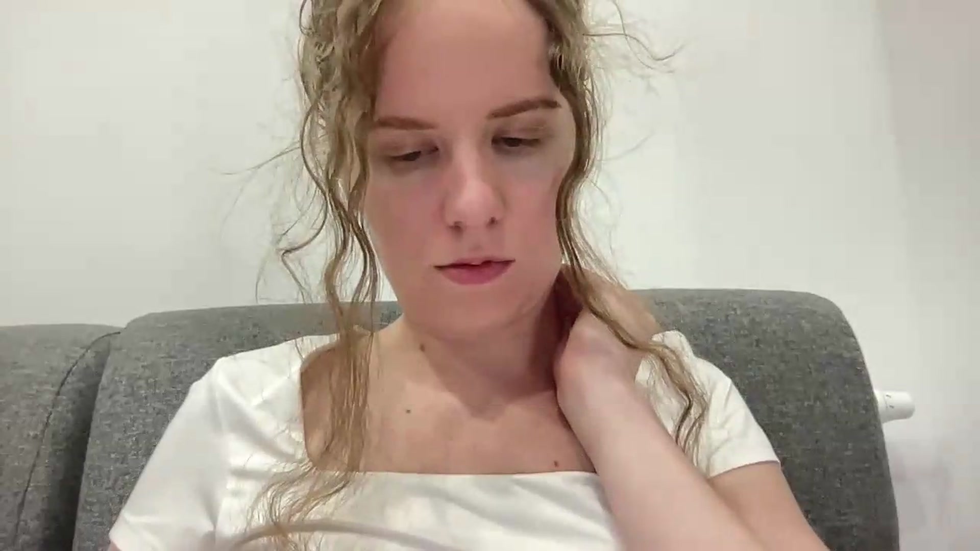 Gallery image thumbnail from BlueFlowerr's myfreecams stream on, 05/28/2026, 22:34 image 17 of 20