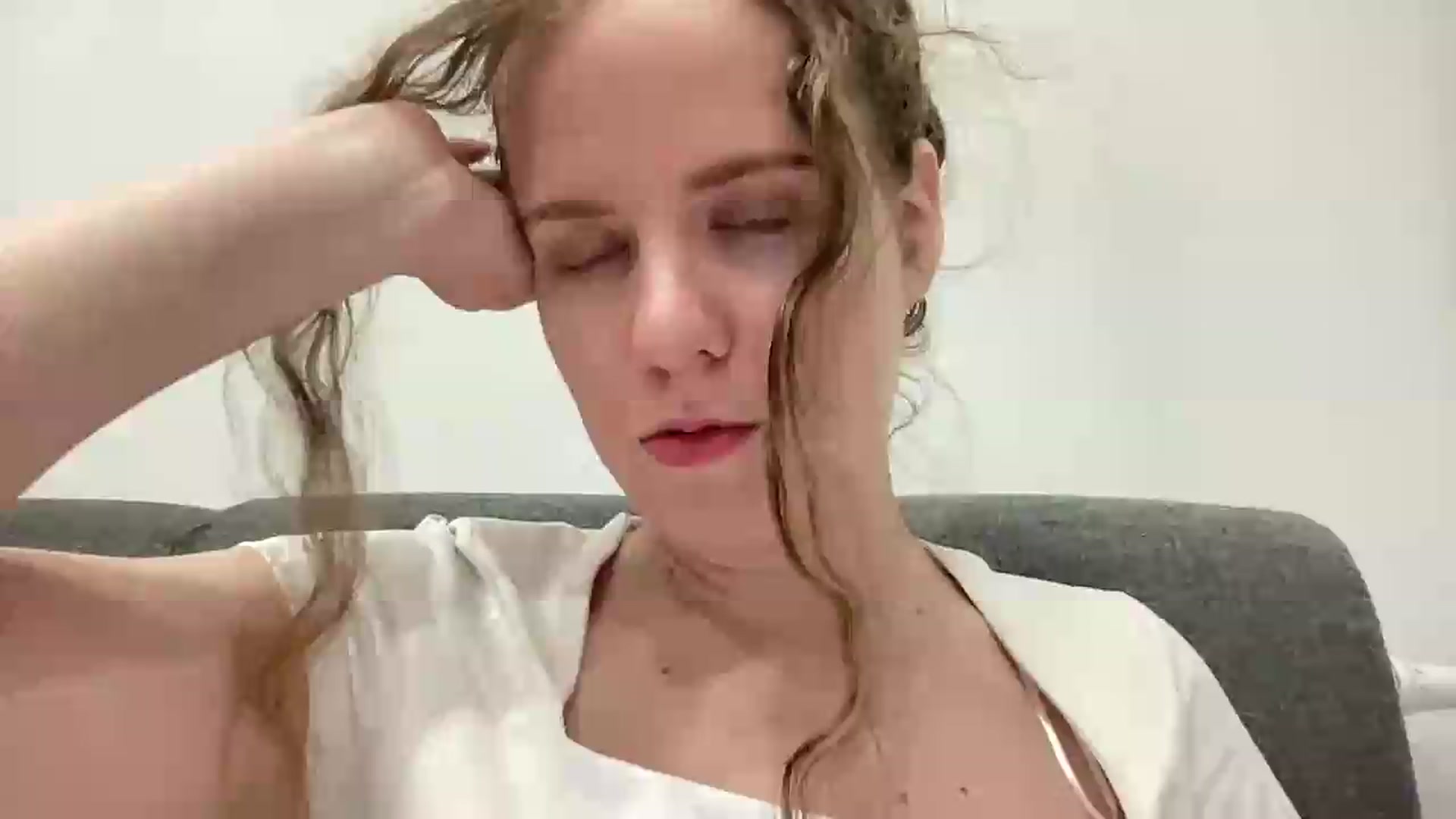 Gallery image thumbnail from BlueFlowerr's myfreecams stream on, 05/28/2026, 22:34 image 13 of 20