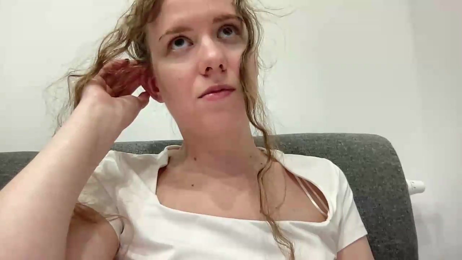 Gallery image thumbnail from BlueFlowerr's myfreecams stream on, 05/28/2026, 22:34 image 16 of 20