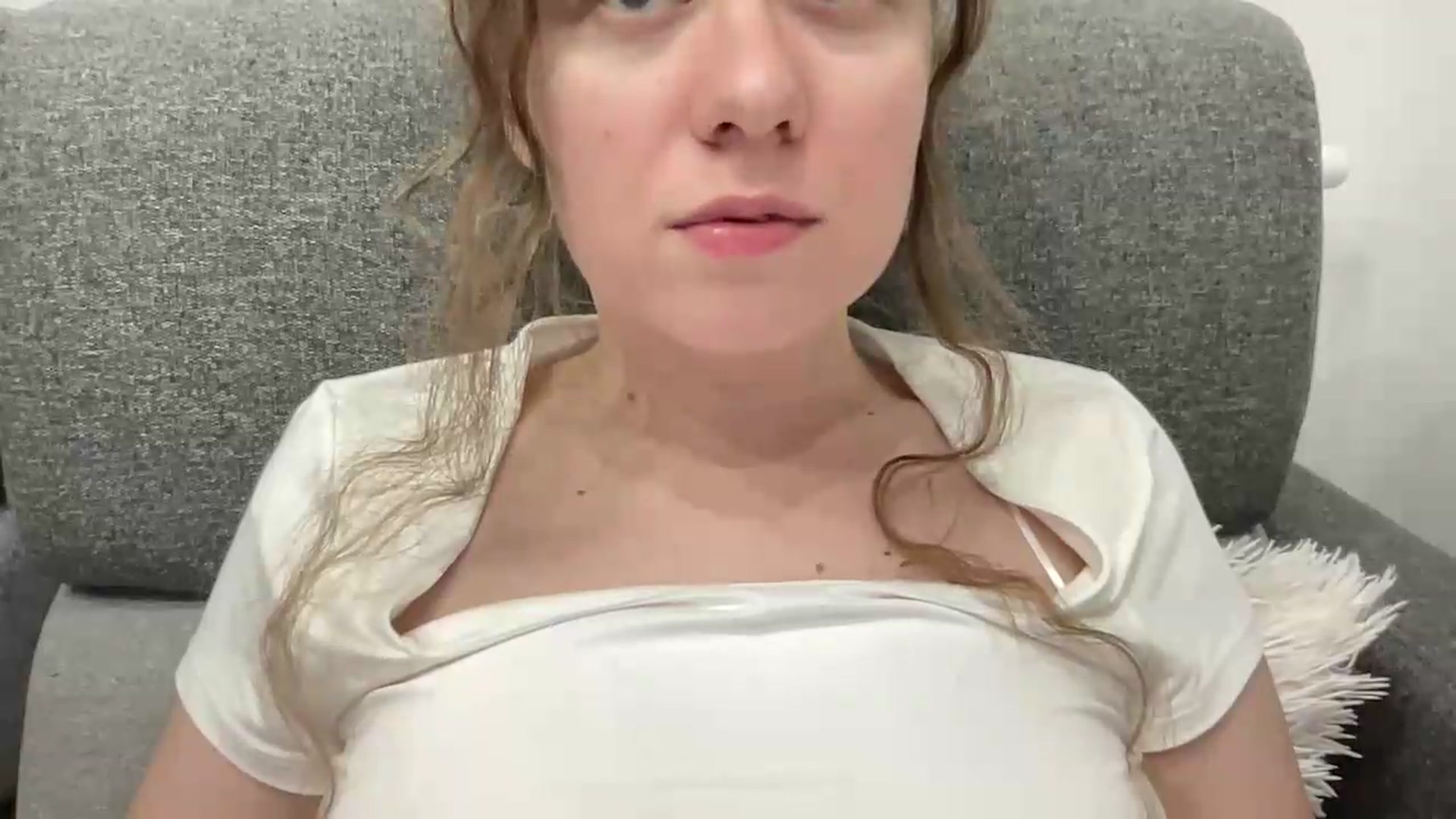 Gallery image thumbnail from BlueFlowerr's myfreecams stream on, 05/28/2026, 22:34 image 6 of 20