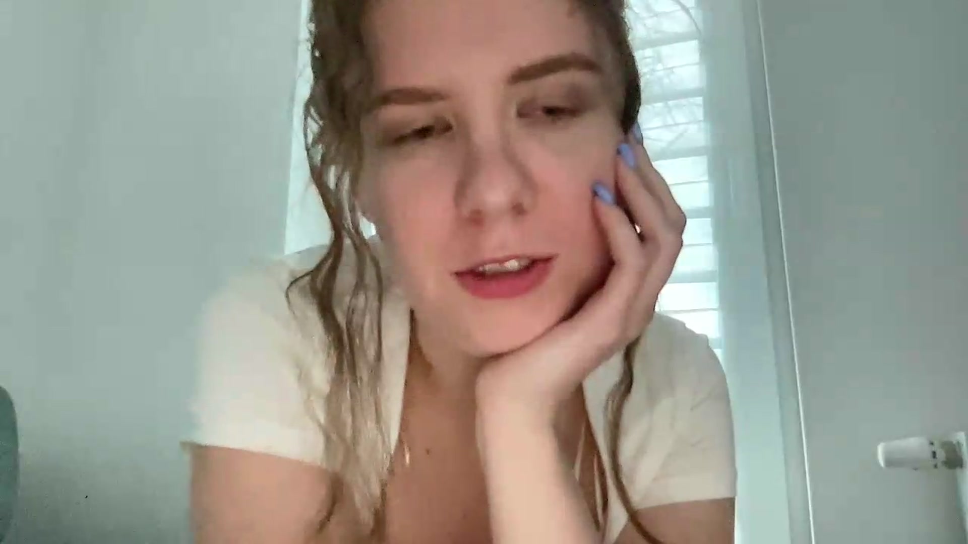 Gallery image thumbnail from BlueFlowerr's myfreecams stream on, 05/29/2026, 03:57 image 9 of 20