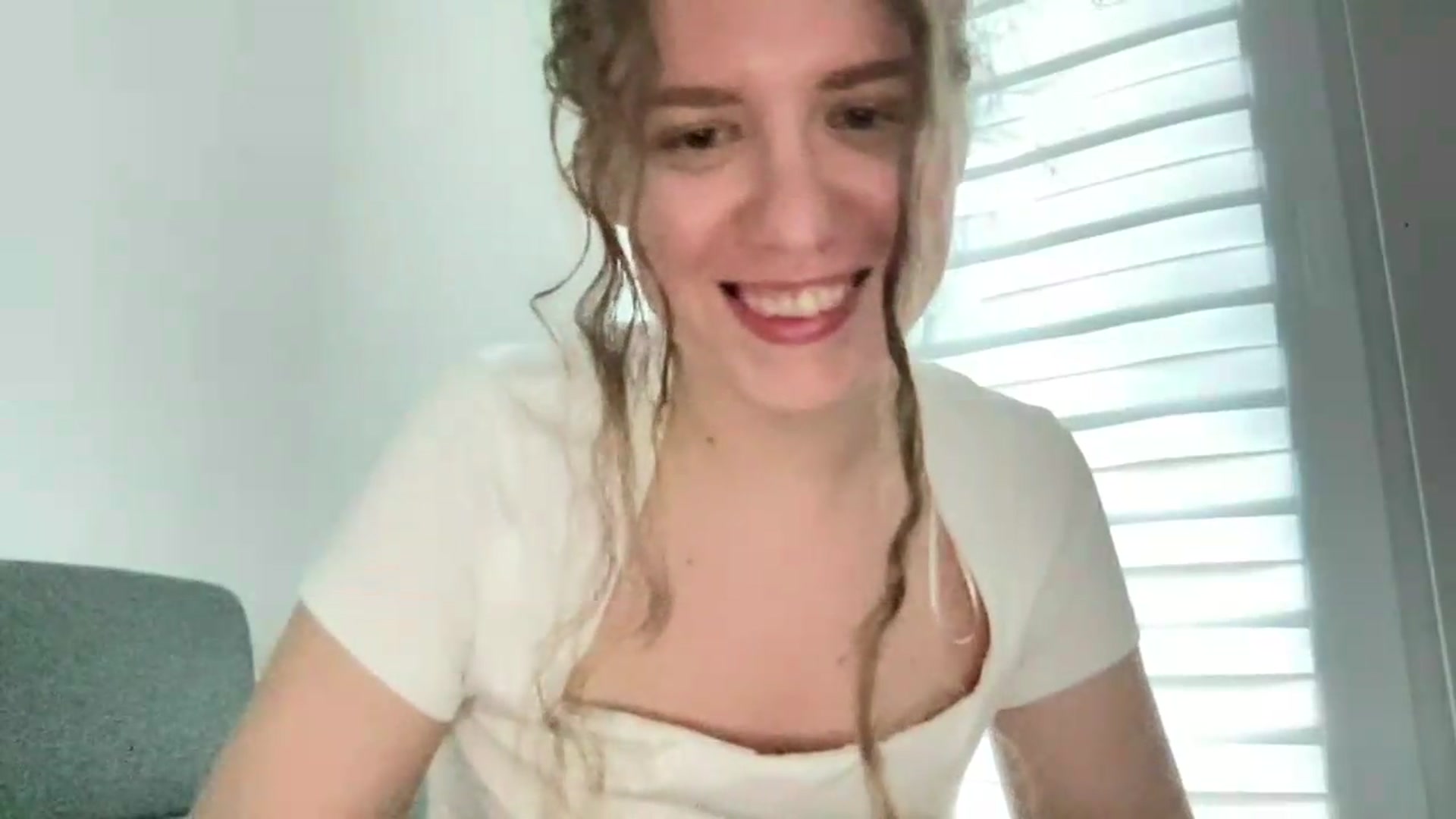 Gallery image thumbnail from BlueFlowerr's myfreecams stream on, 05/29/2026, 03:57 image 4 of 20