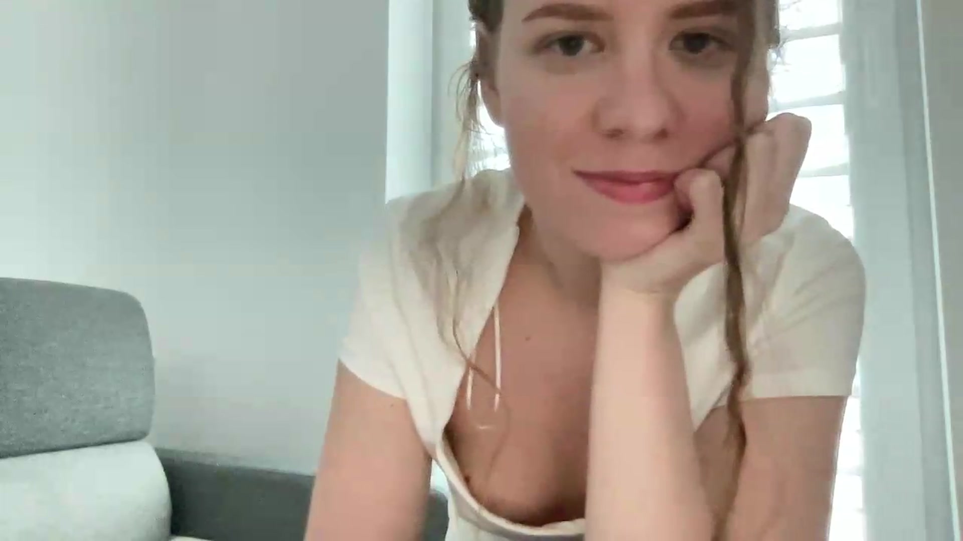 Gallery image thumbnail from BlueFlowerr's myfreecams stream on, 05/29/2026, 03:57 image 19 of 20