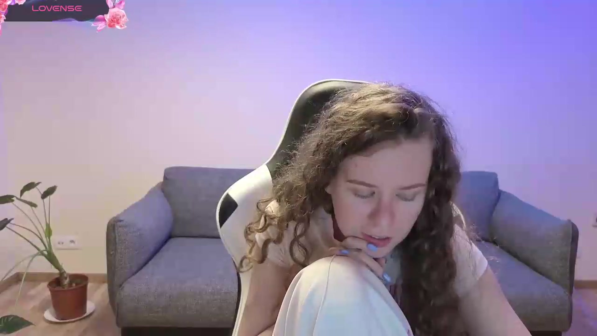 Gallery image thumbnail from BlueFlowerr's myfreecams stream on, 06/05/2026, 21:56 image 3 of 20