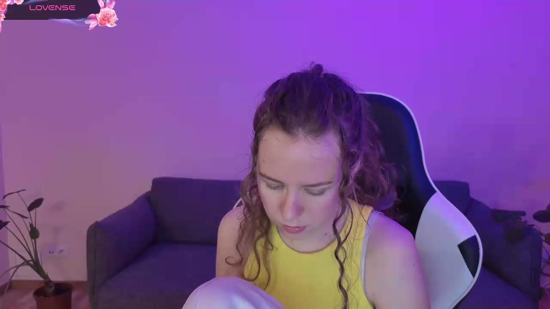 Gallery image thumbnail from BlueFlowerr's myfreecams stream on, 06/08/2026, 17:48 image 5 of 20