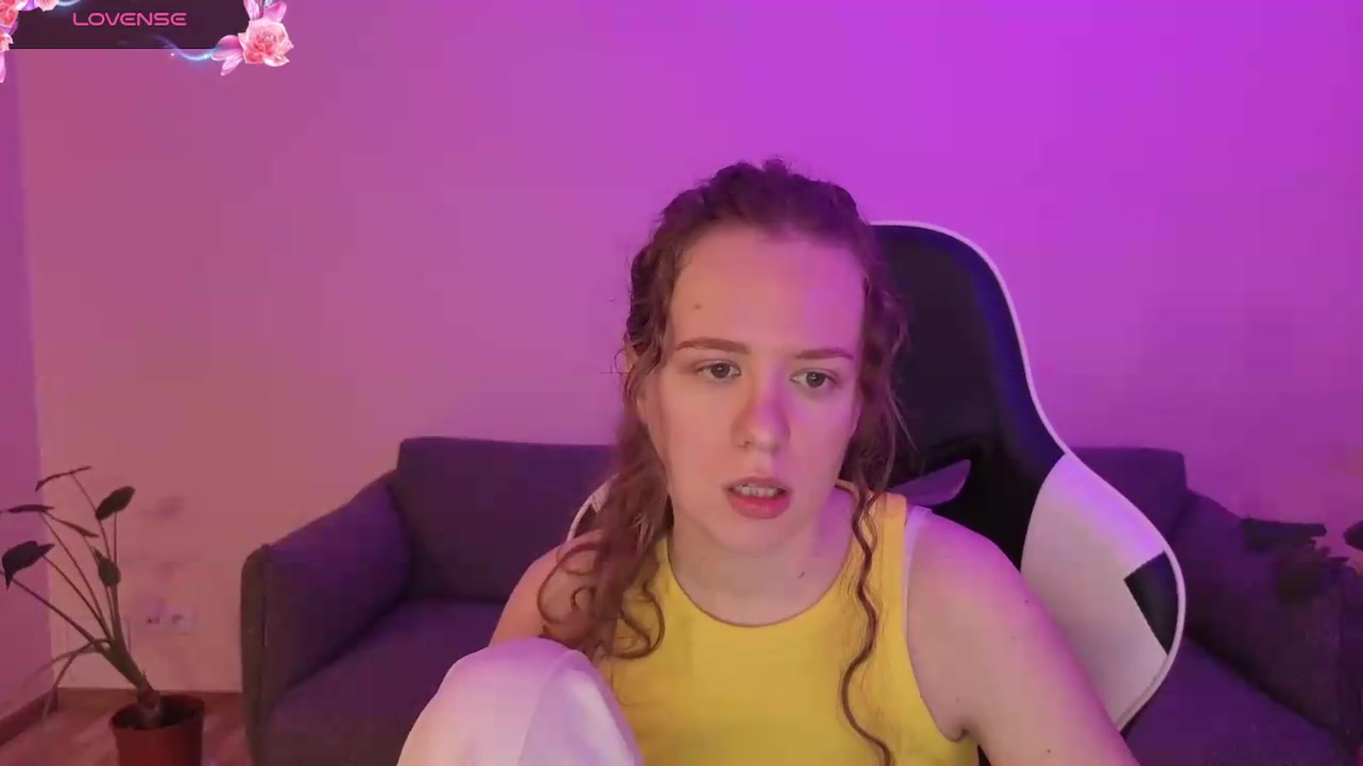 Gallery image thumbnail from BlueFlowerr's myfreecams stream on, 06/08/2026, 19:00 image 17 of 20