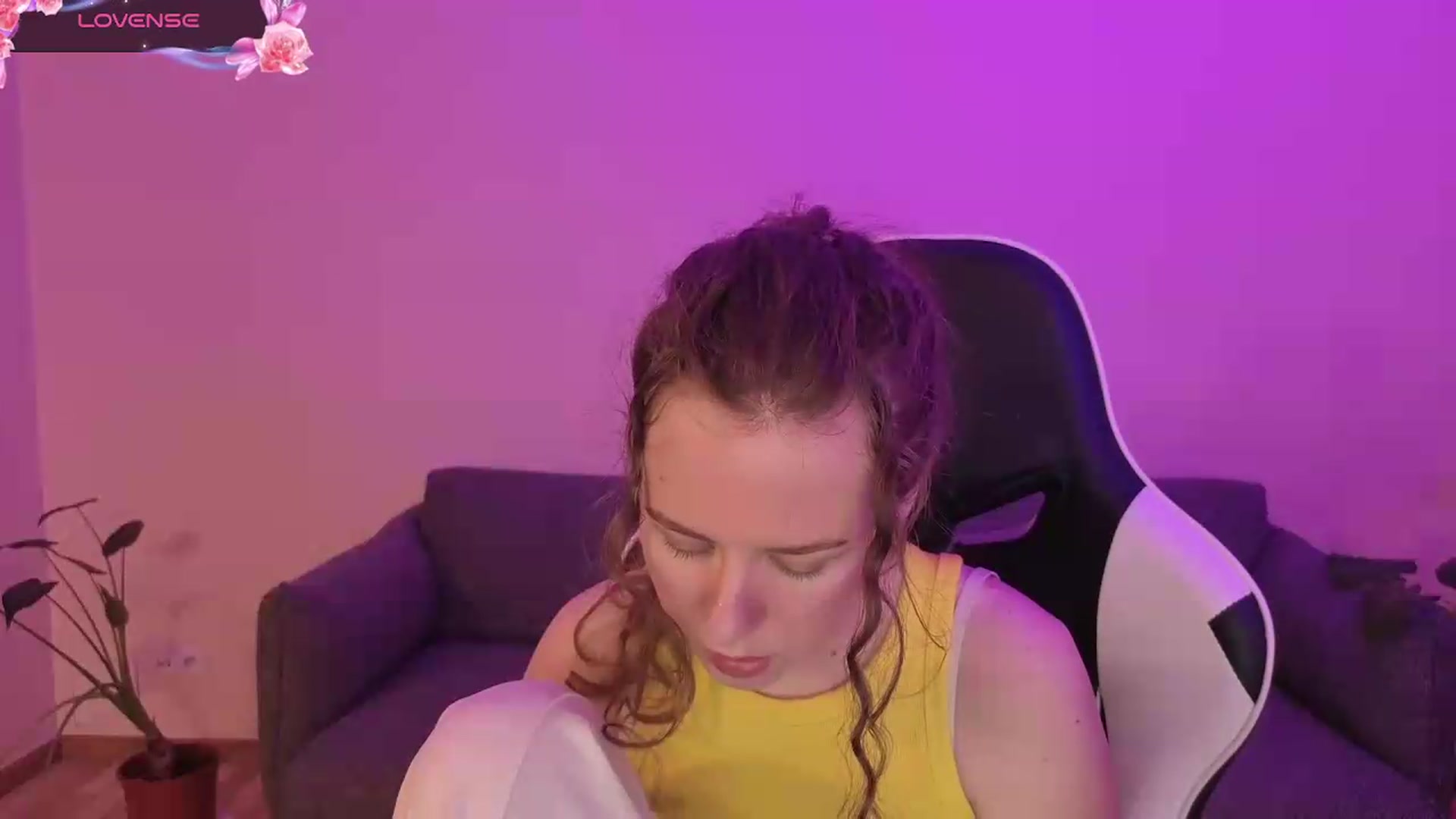 Gallery image thumbnail from BlueFlowerr's myfreecams stream on, 06/08/2026, 19:00 image 18 of 20