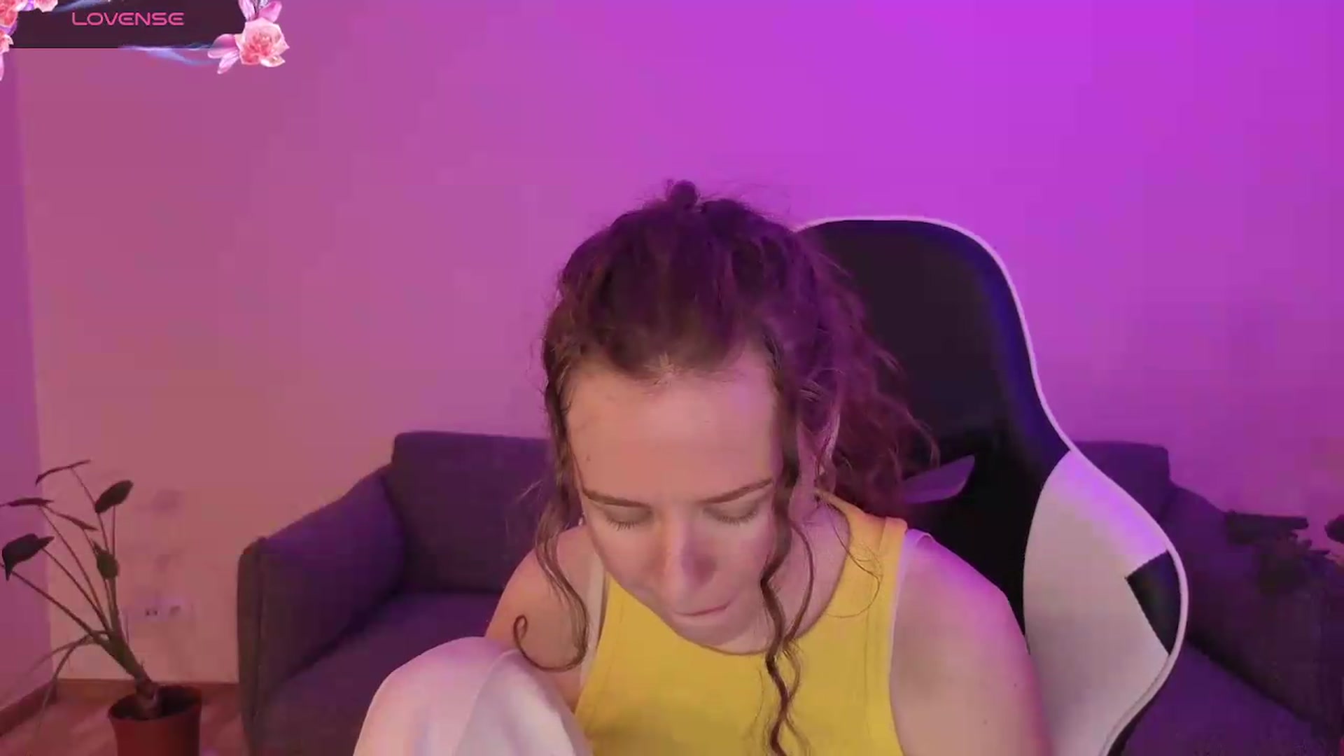 Gallery image thumbnail from BlueFlowerr's myfreecams stream on, 06/08/2026, 19:00 image 15 of 20