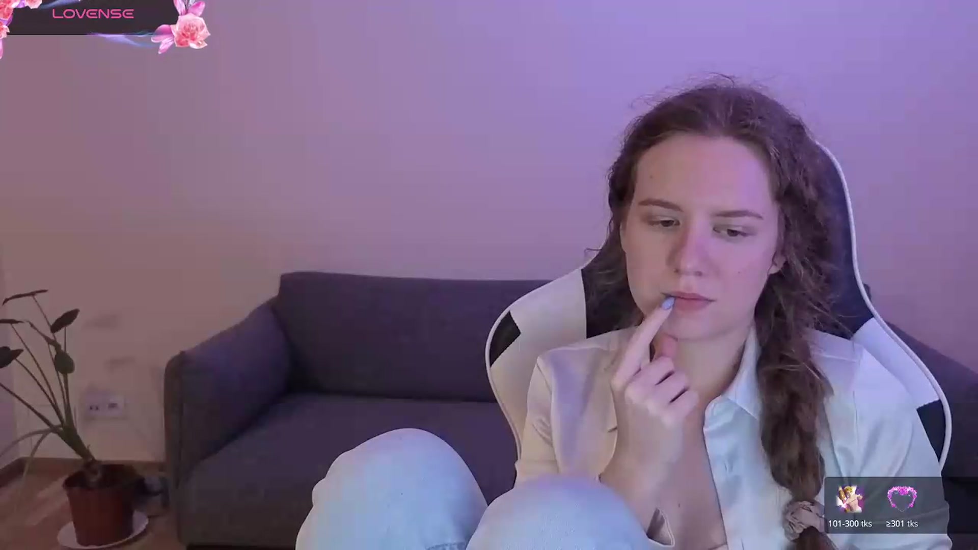 Gallery image thumbnail from BlueFlowerr's myfreecams stream on, 06/09/2026, 21:58 image 19 of 20