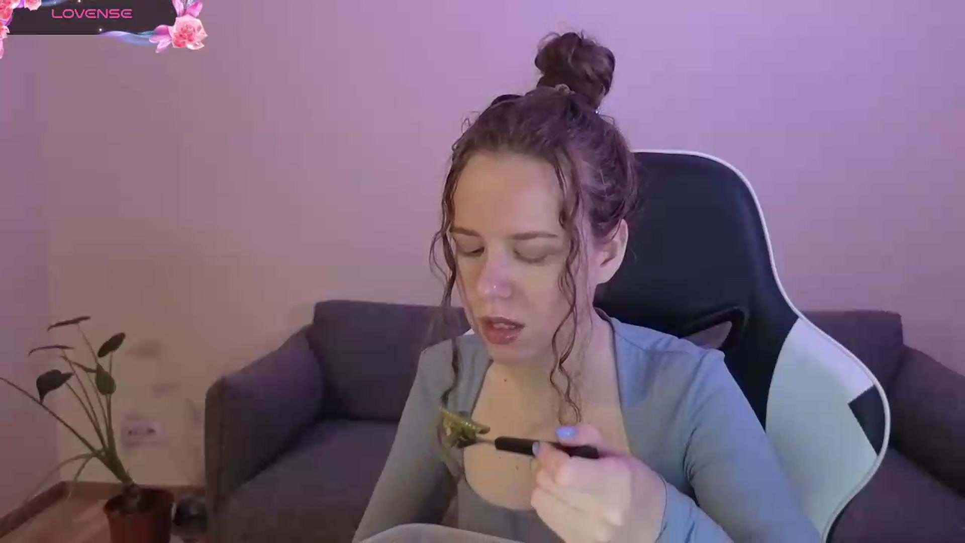 Gallery image thumbnail from BlueFlowerr's myfreecams stream on, 06/10/2026, 18:17 image 14 of 20