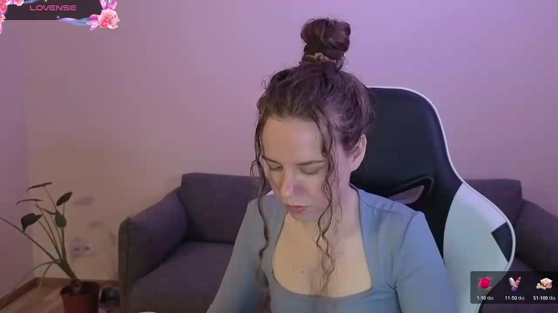 Gallery image thumbnail from BlueFlowerr's myfreecams stream on, 06/10/2026, 18:17 image 18 of 20