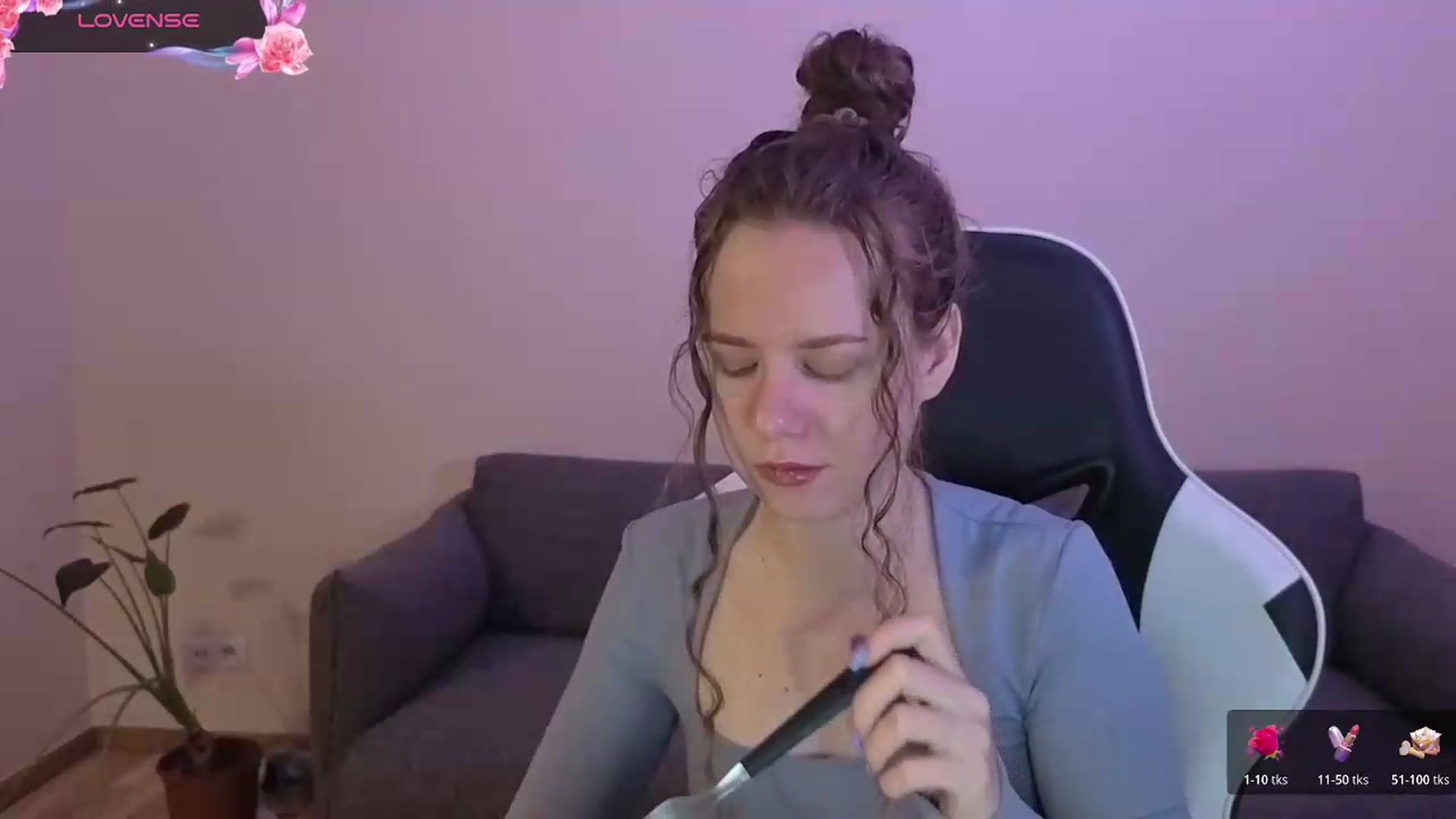 Gallery image thumbnail from BlueFlowerr's myfreecams stream on, 06/10/2026, 18:17 image 9 of 20