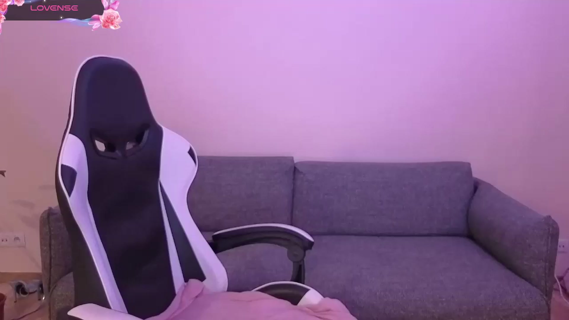 Gallery image thumbnail from BlueFlowerr's myfreecams stream on, 06/11/2026, 17:46 image 16 of 20