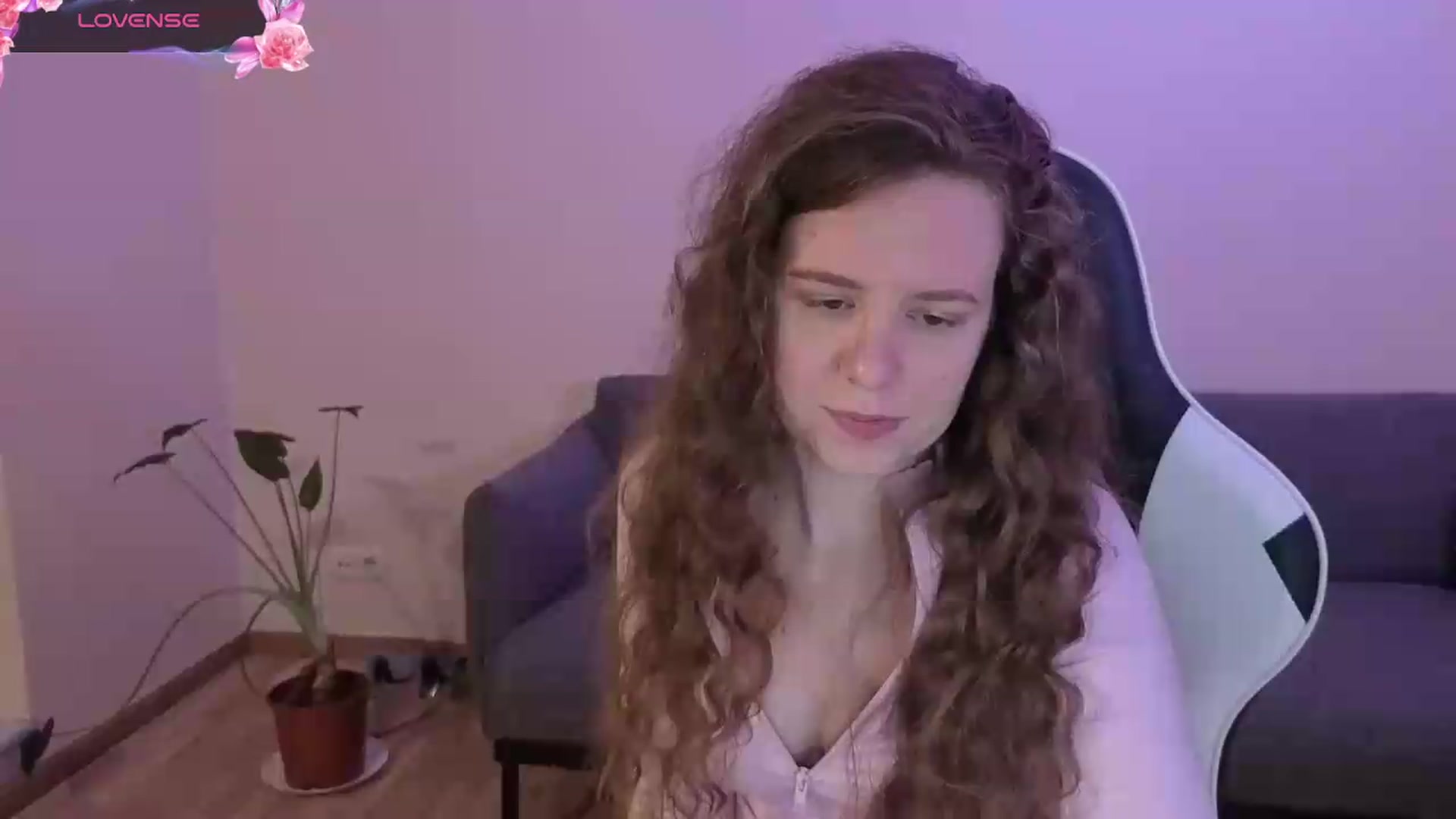 Gallery image thumbnail from BlueFlowerr's myfreecams stream on, 06/12/2026, 20:10 image 19 of 20