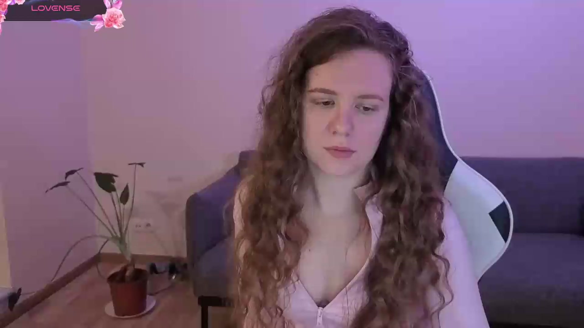 Gallery image thumbnail from BlueFlowerr's myfreecams stream on, 06/12/2026, 20:10 image 18 of 20