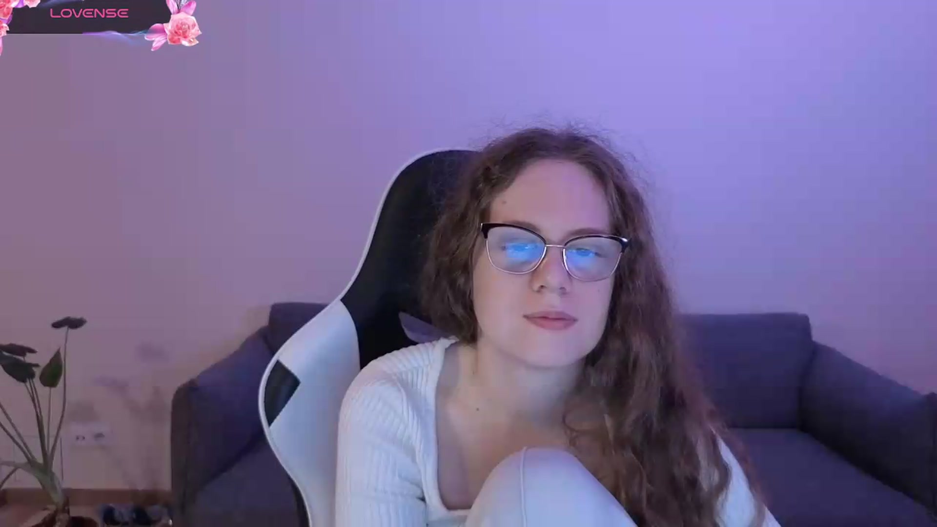 Gallery image thumbnail from BlueFlowerr's myfreecams stream on, 06/15/2026, 17:23 image 18 of 20