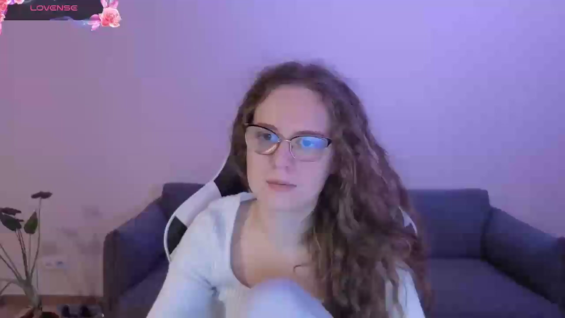 Gallery image thumbnail from BlueFlowerr's myfreecams stream on, 06/15/2026, 17:23 image 13 of 20