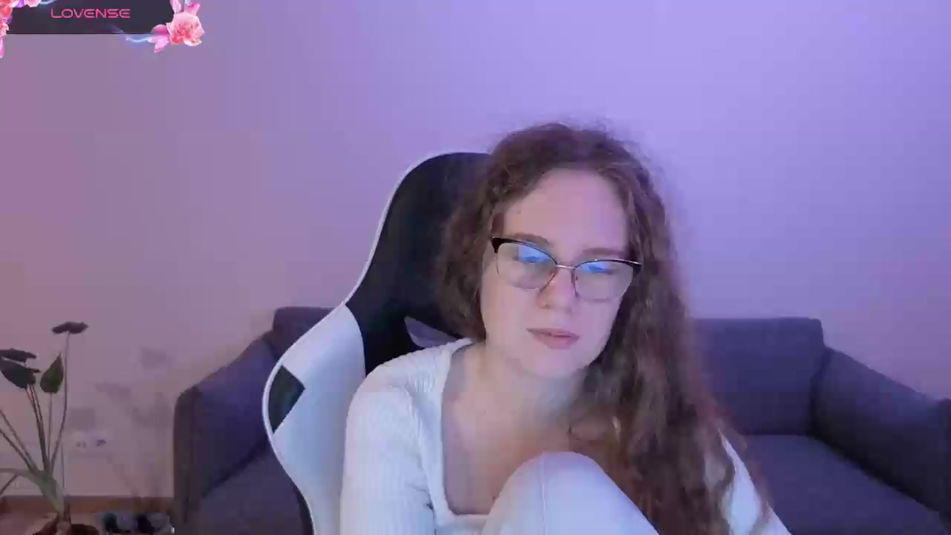 Gallery image thumbnail from BlueFlowerr's myfreecams stream on, 06/15/2026, 17:23 image 19 of 20