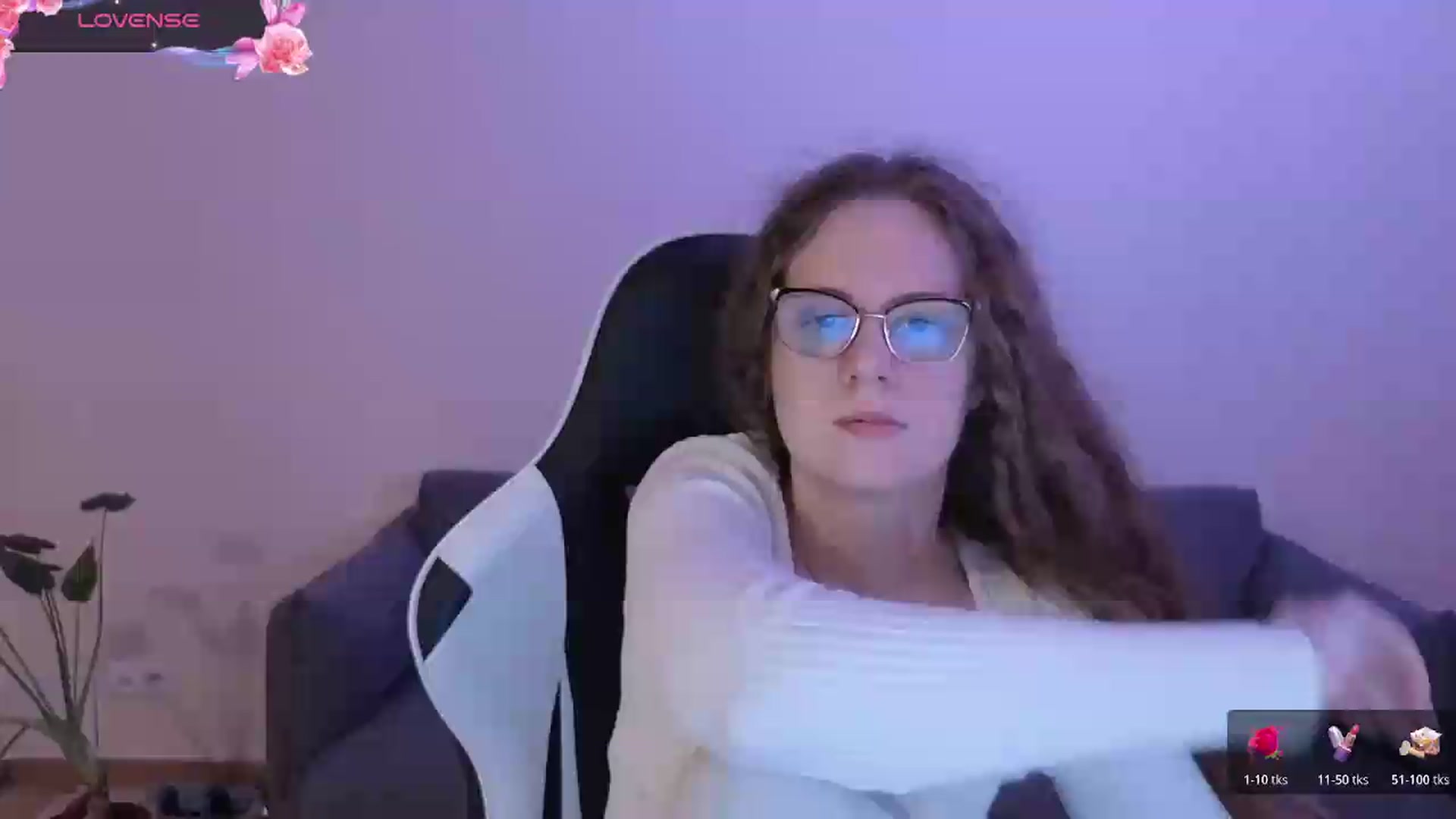 Gallery image thumbnail from BlueFlowerr's myfreecams stream on, 06/15/2026, 17:23 image 16 of 20